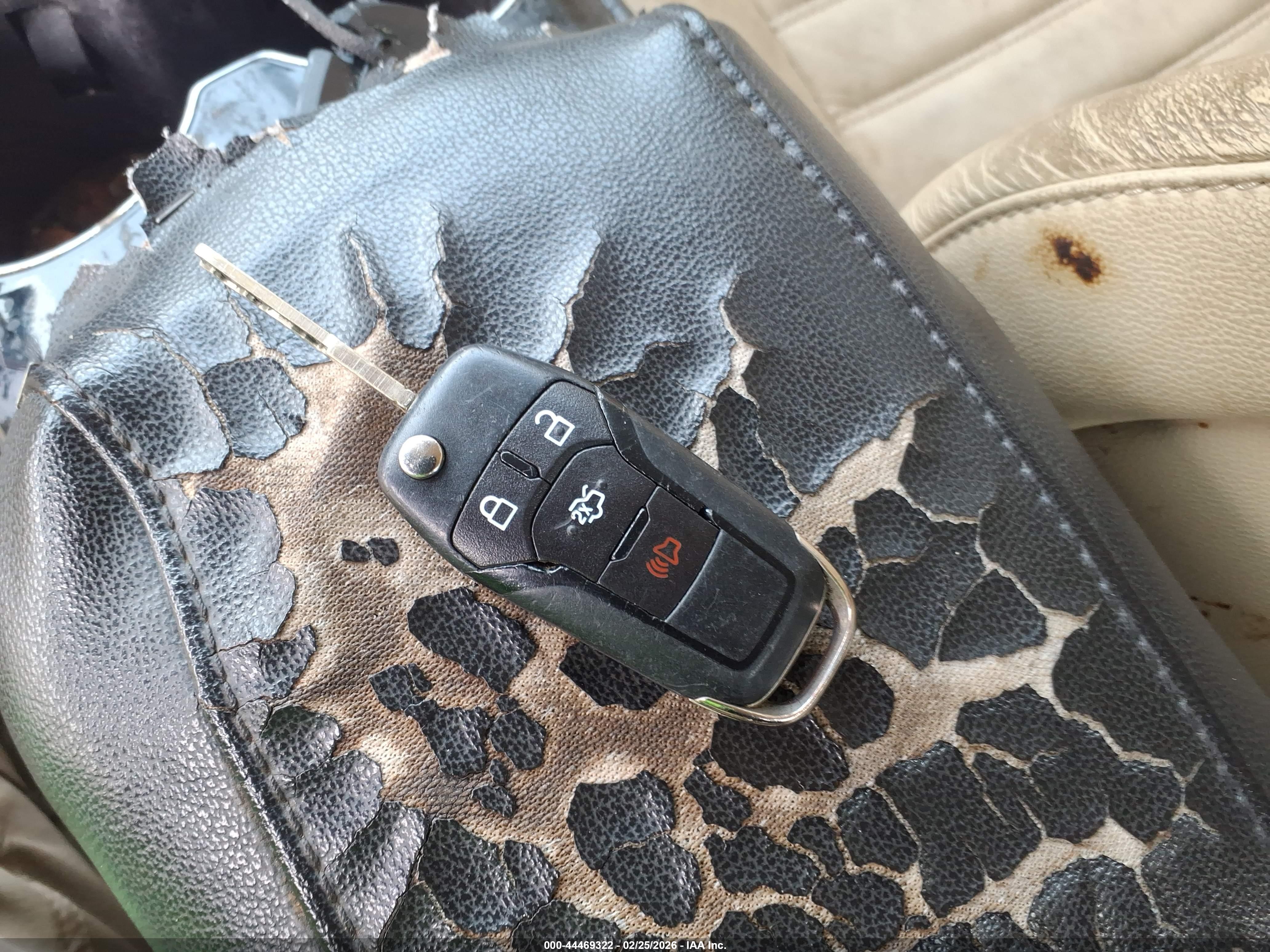FORD FUSION image 11