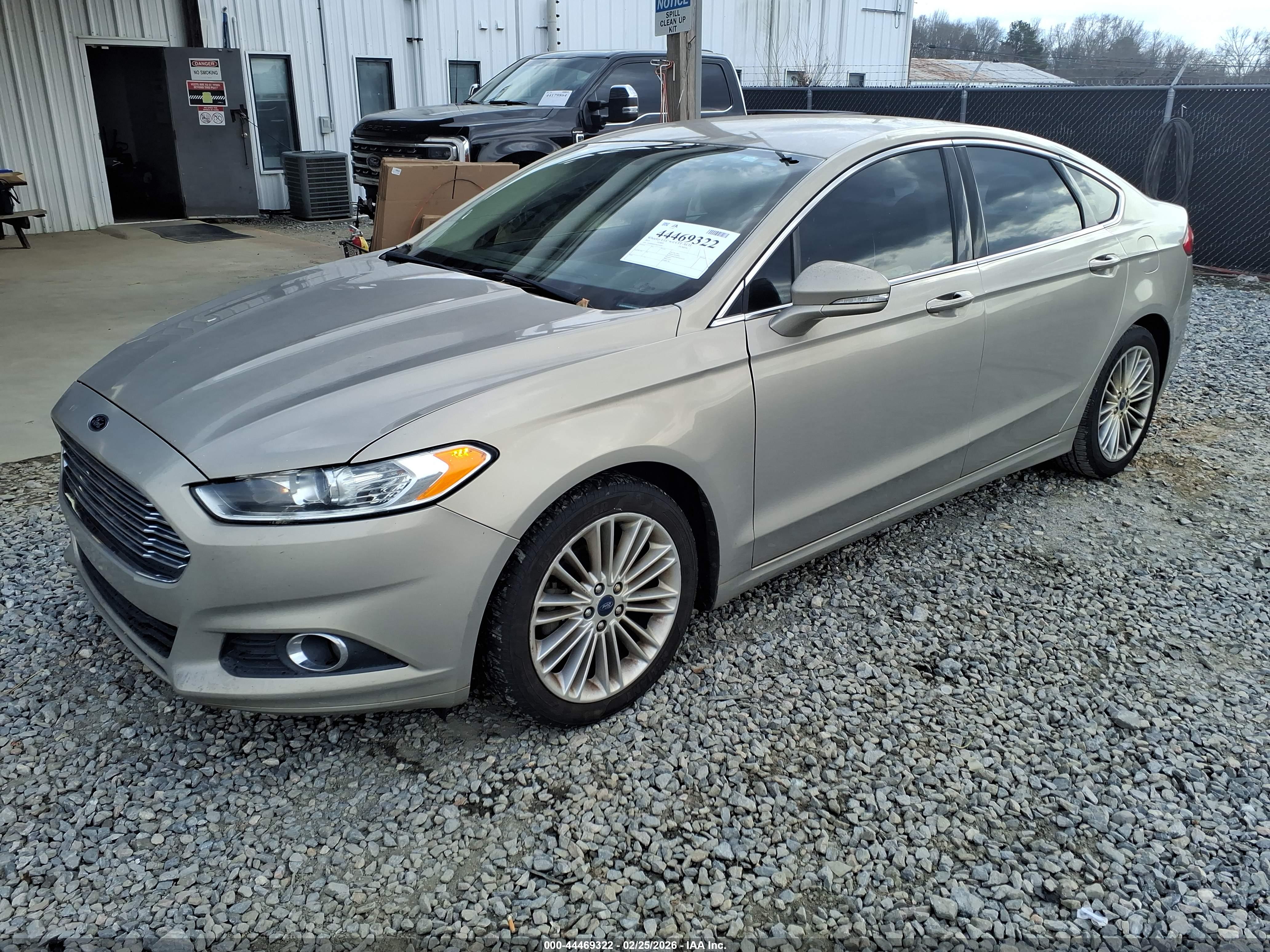 FORD FUSION image 2