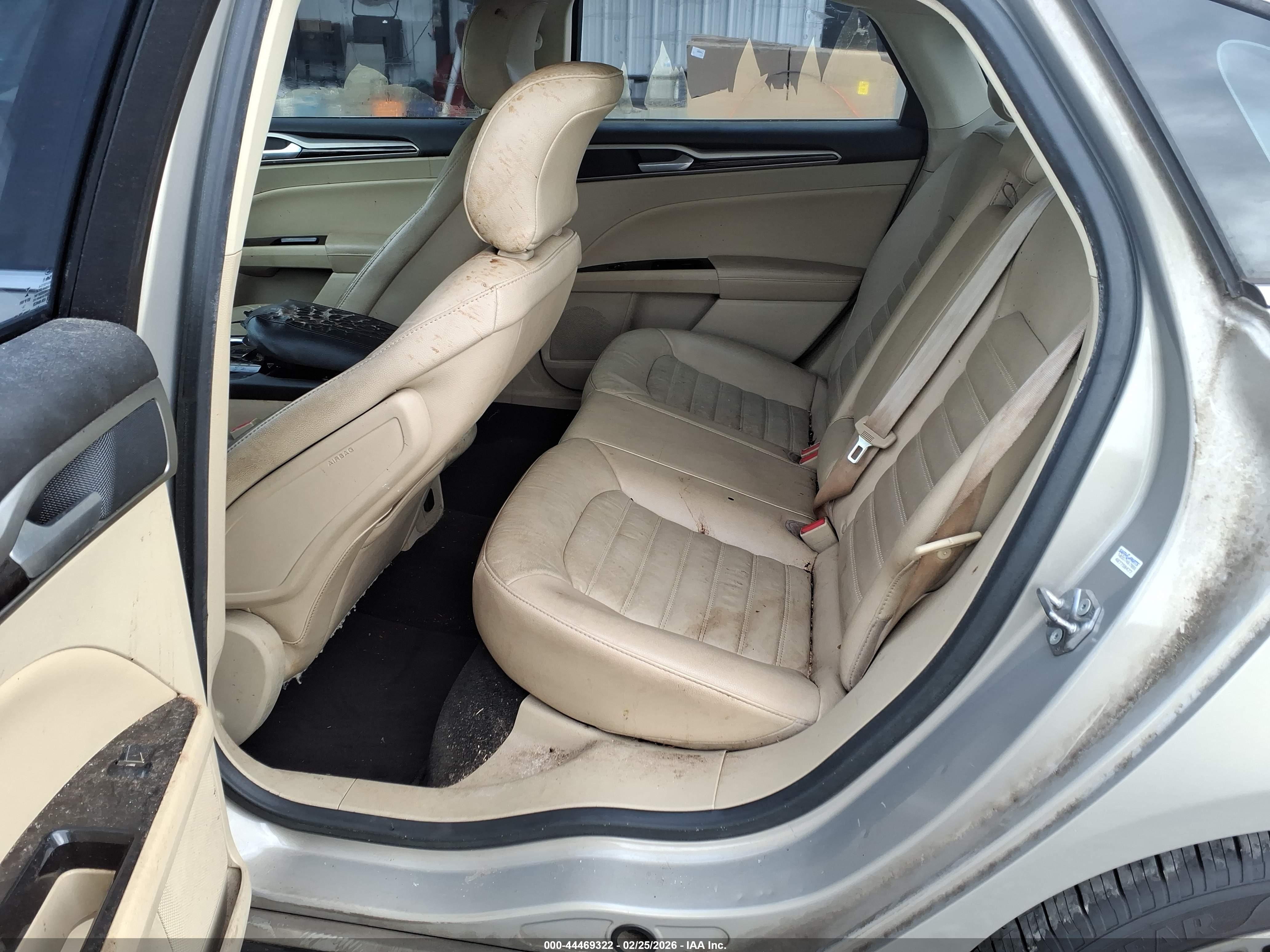 FORD FUSION image 8