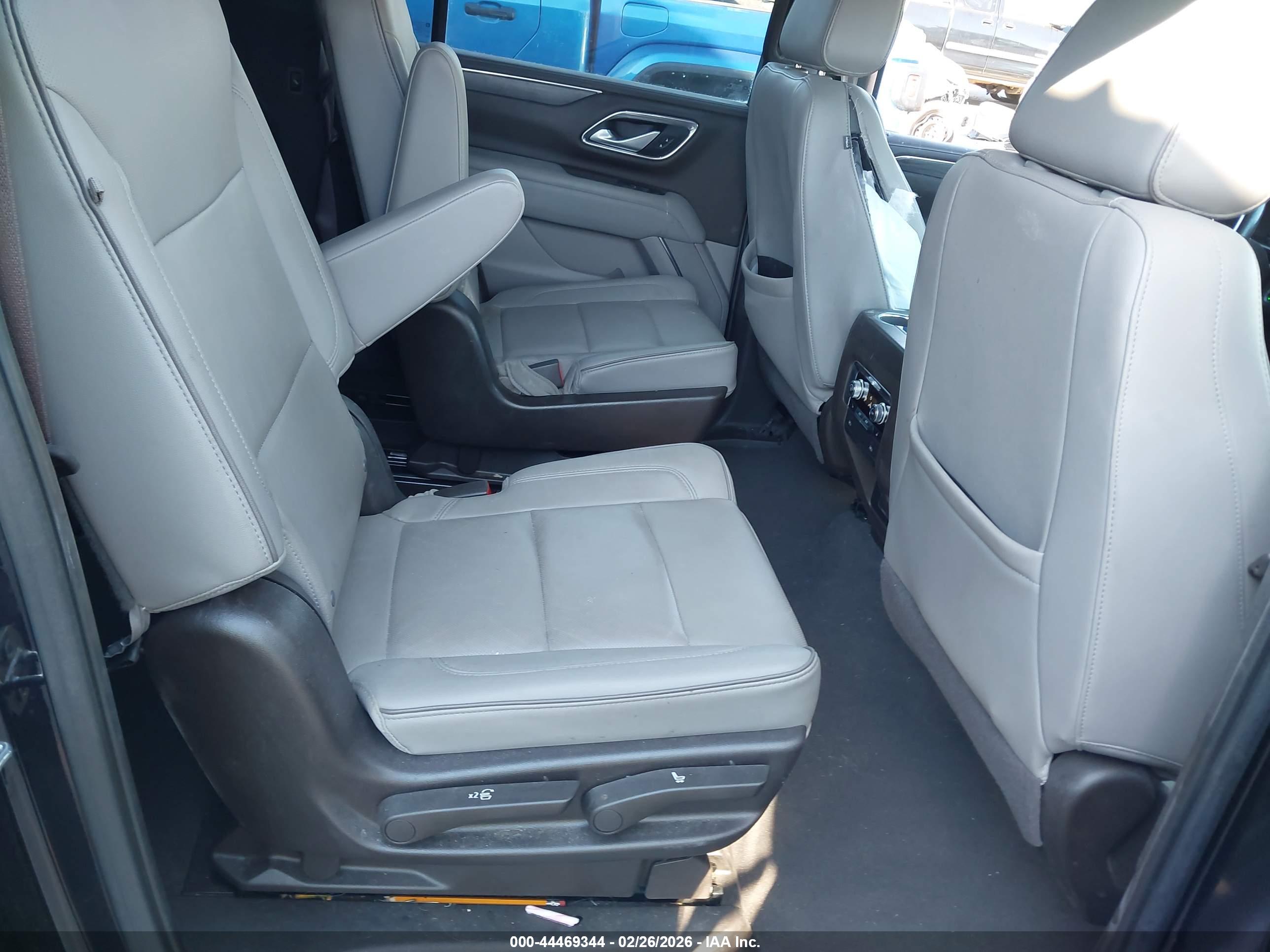GMC YUKON image 8