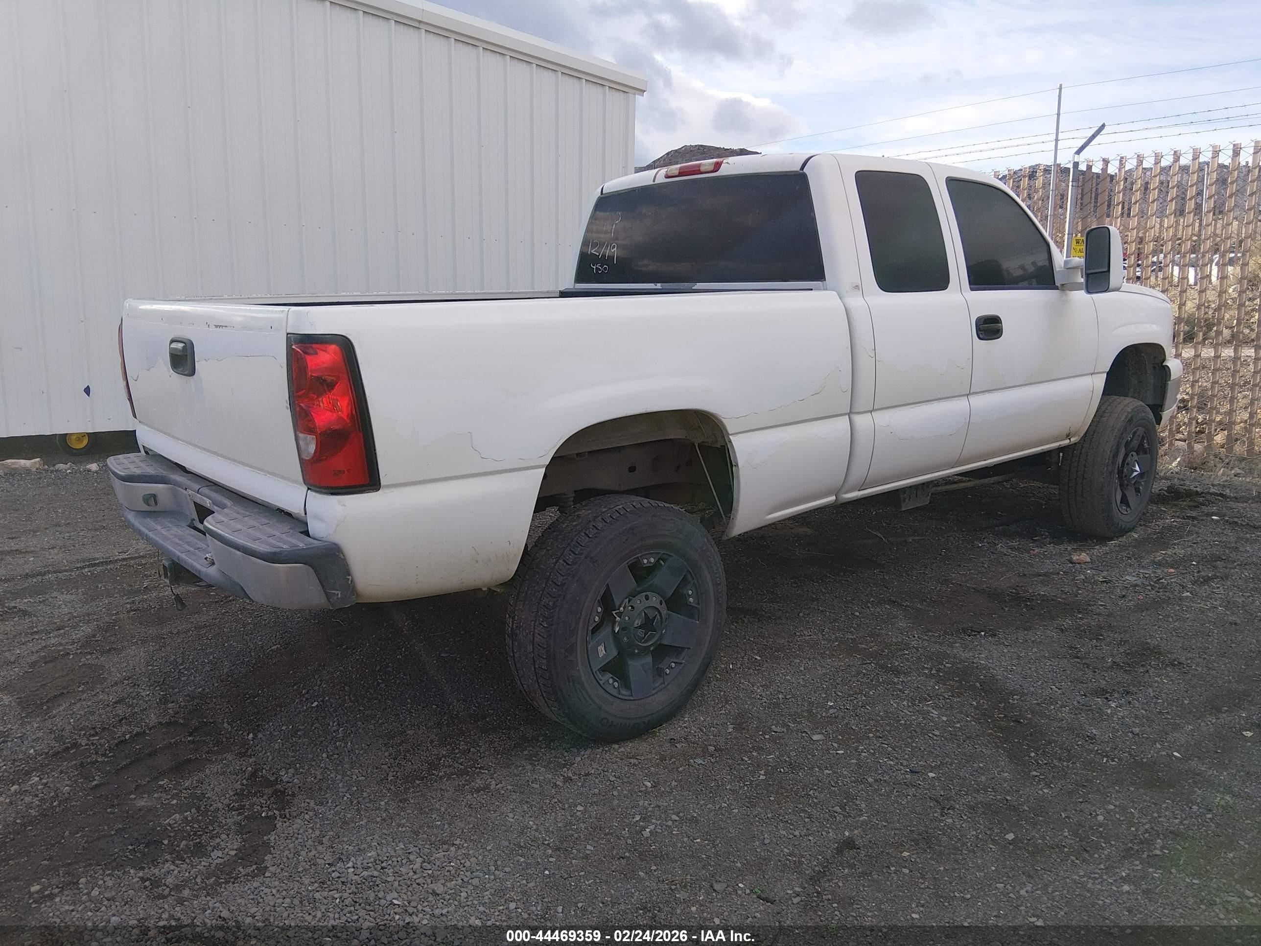 CHEVROLET SILVERADO image 4