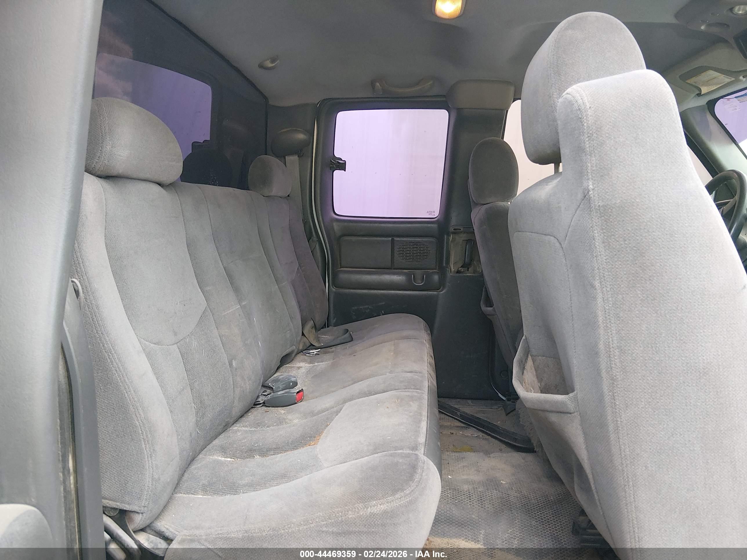 CHEVROLET SILVERADO image 8