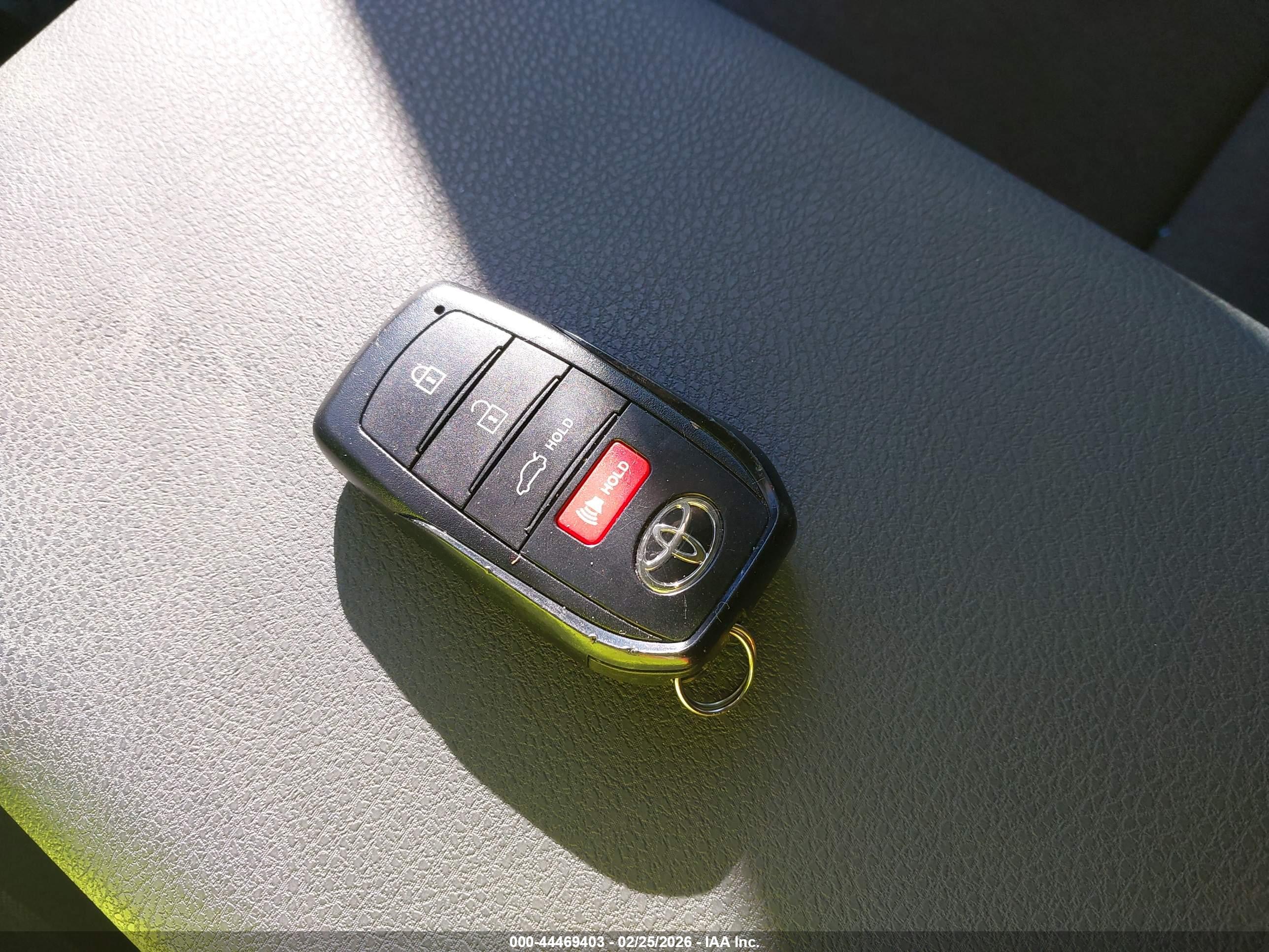 TOYOTA CAMRY image 11