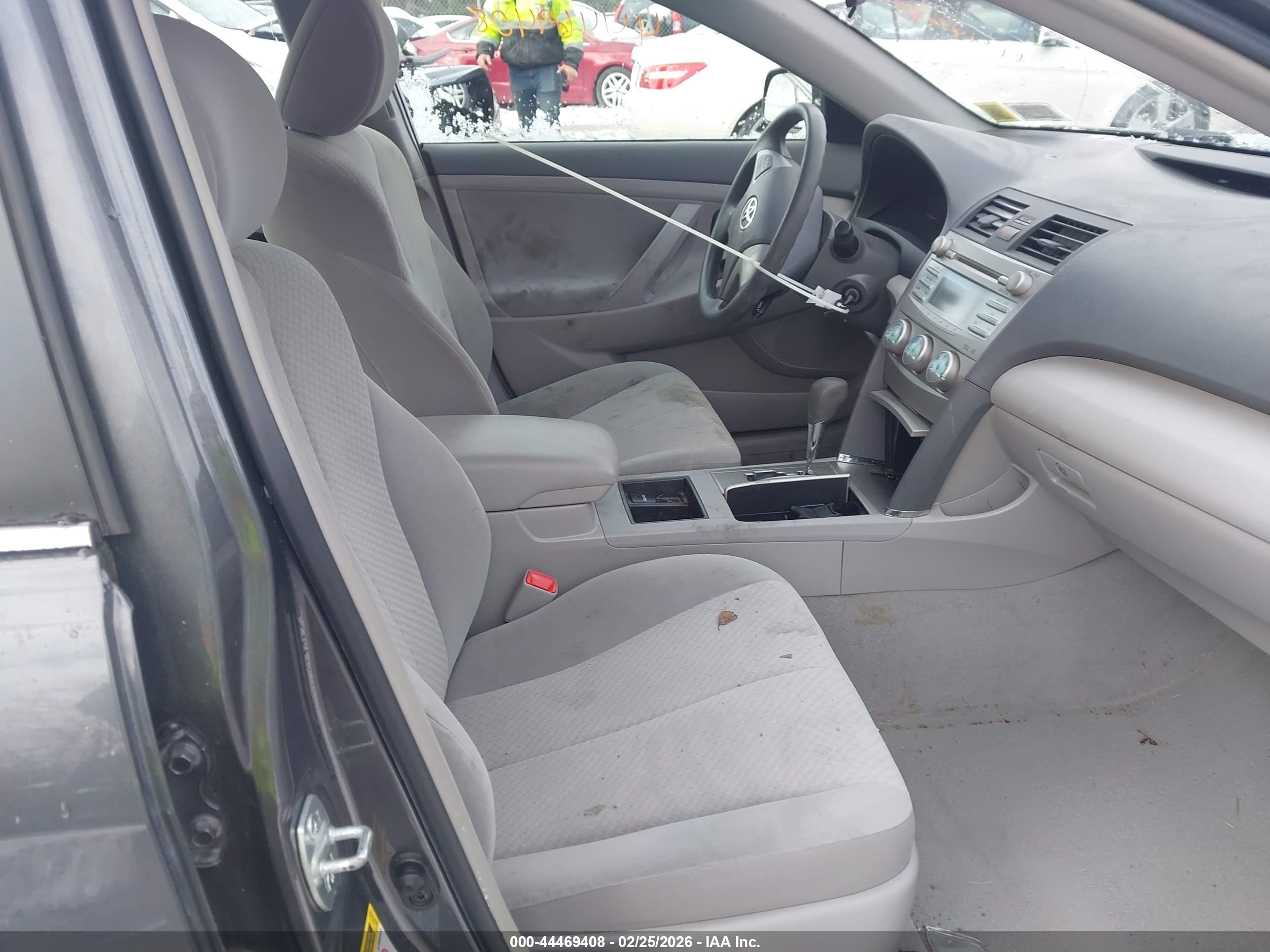 TOYOTA CAMRY image 5