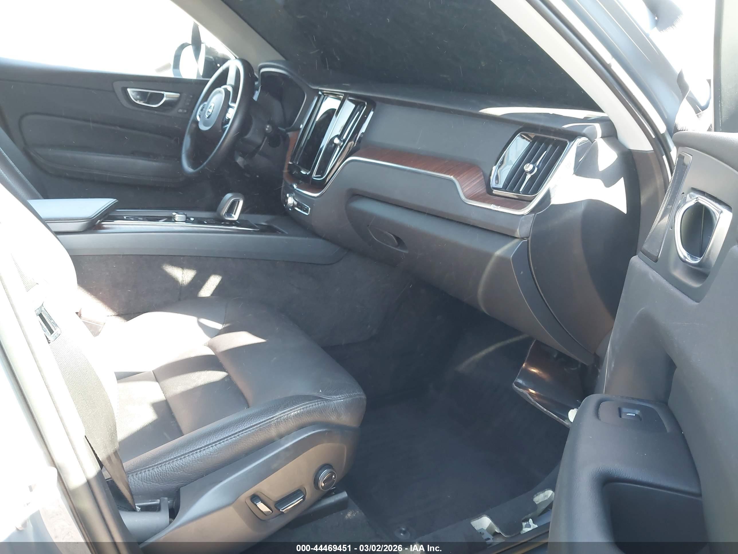 VOLVO XC60 image 5