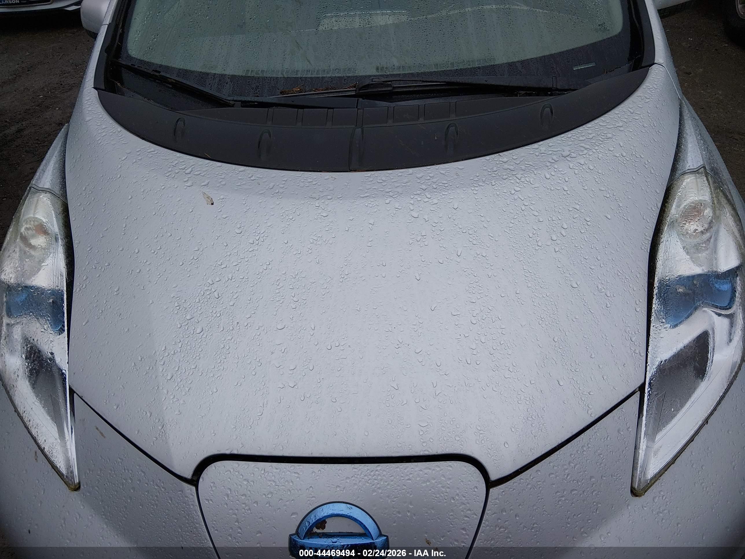 NISSAN LEAF image 10