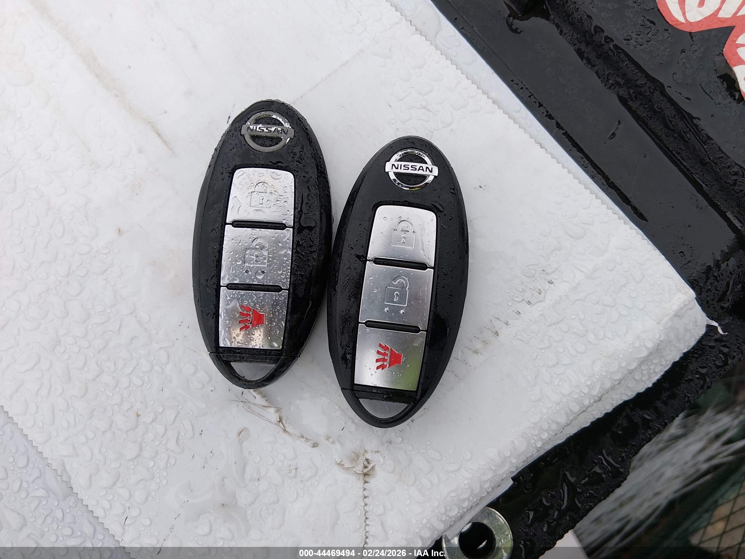 NISSAN LEAF image 11