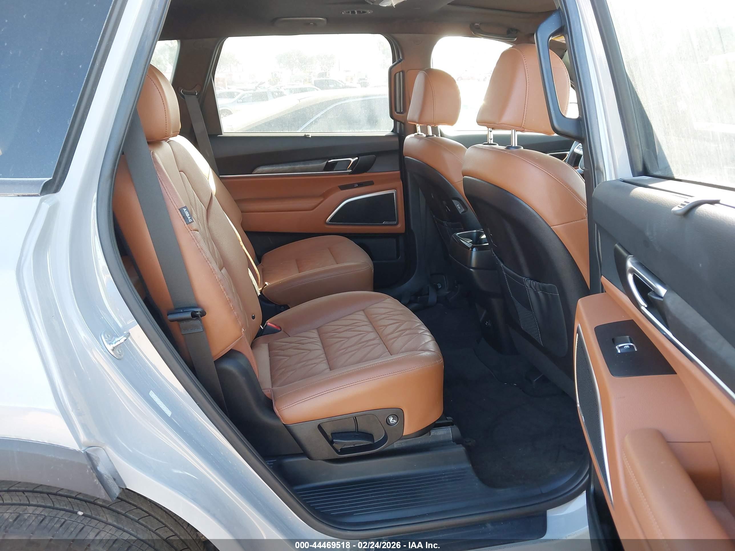 KIA TELLURIDE image 8