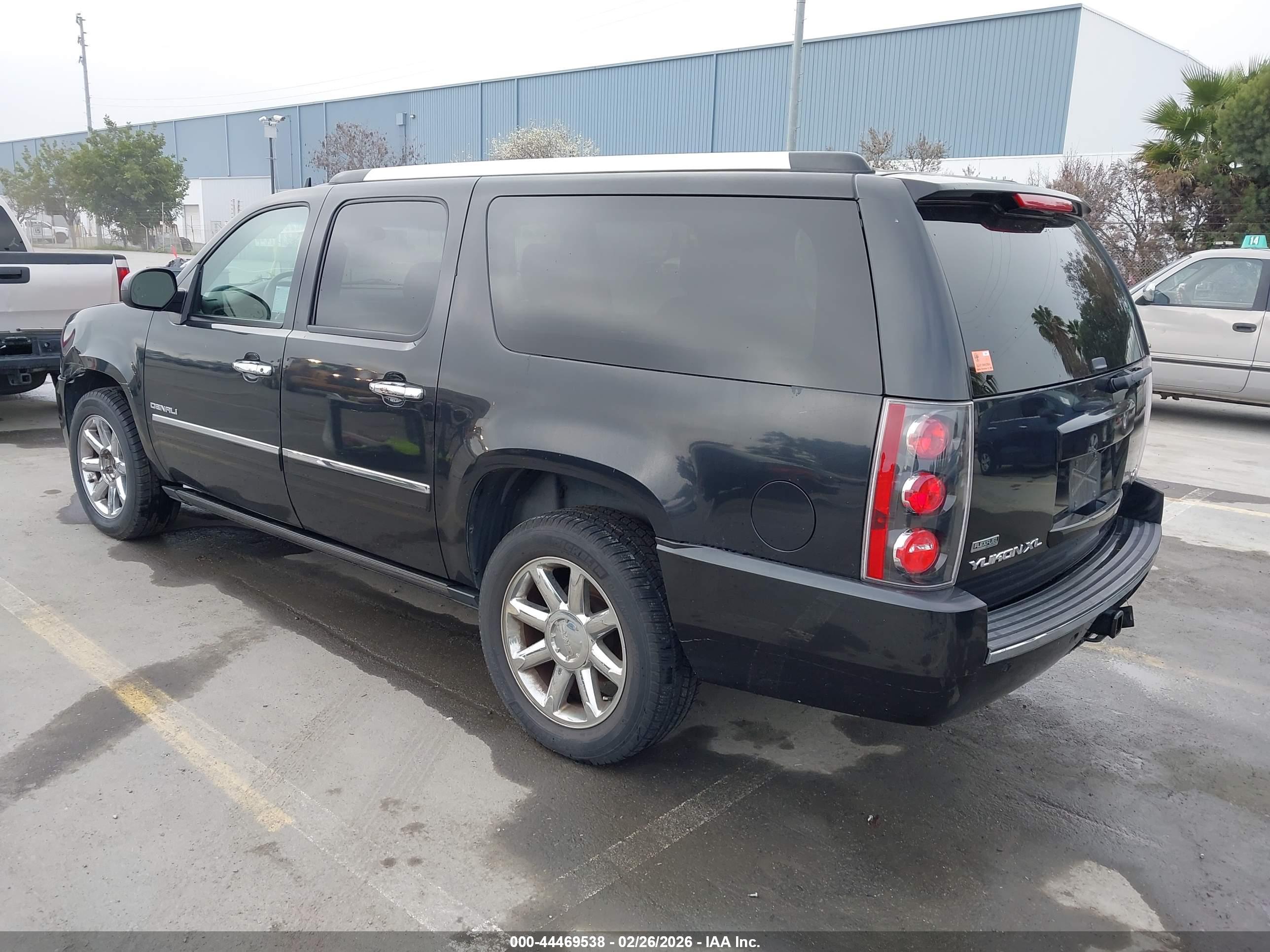 GMC YUKON image 3