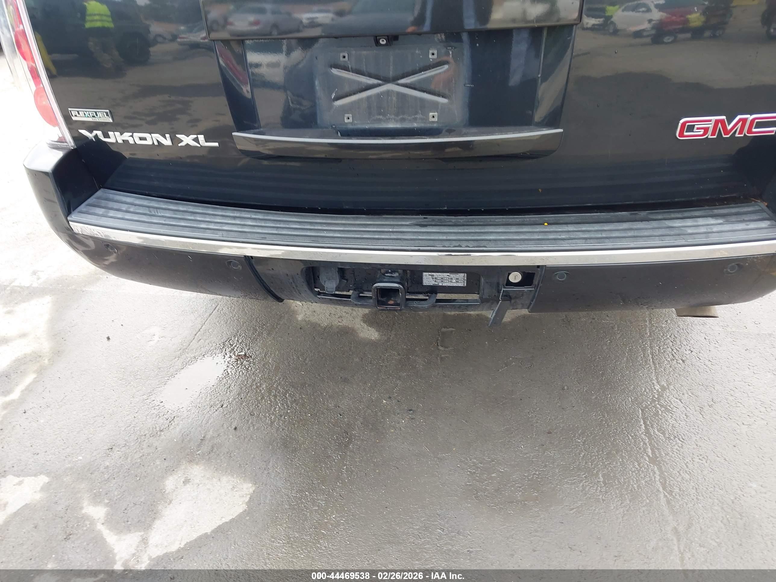 GMC YUKON image 6