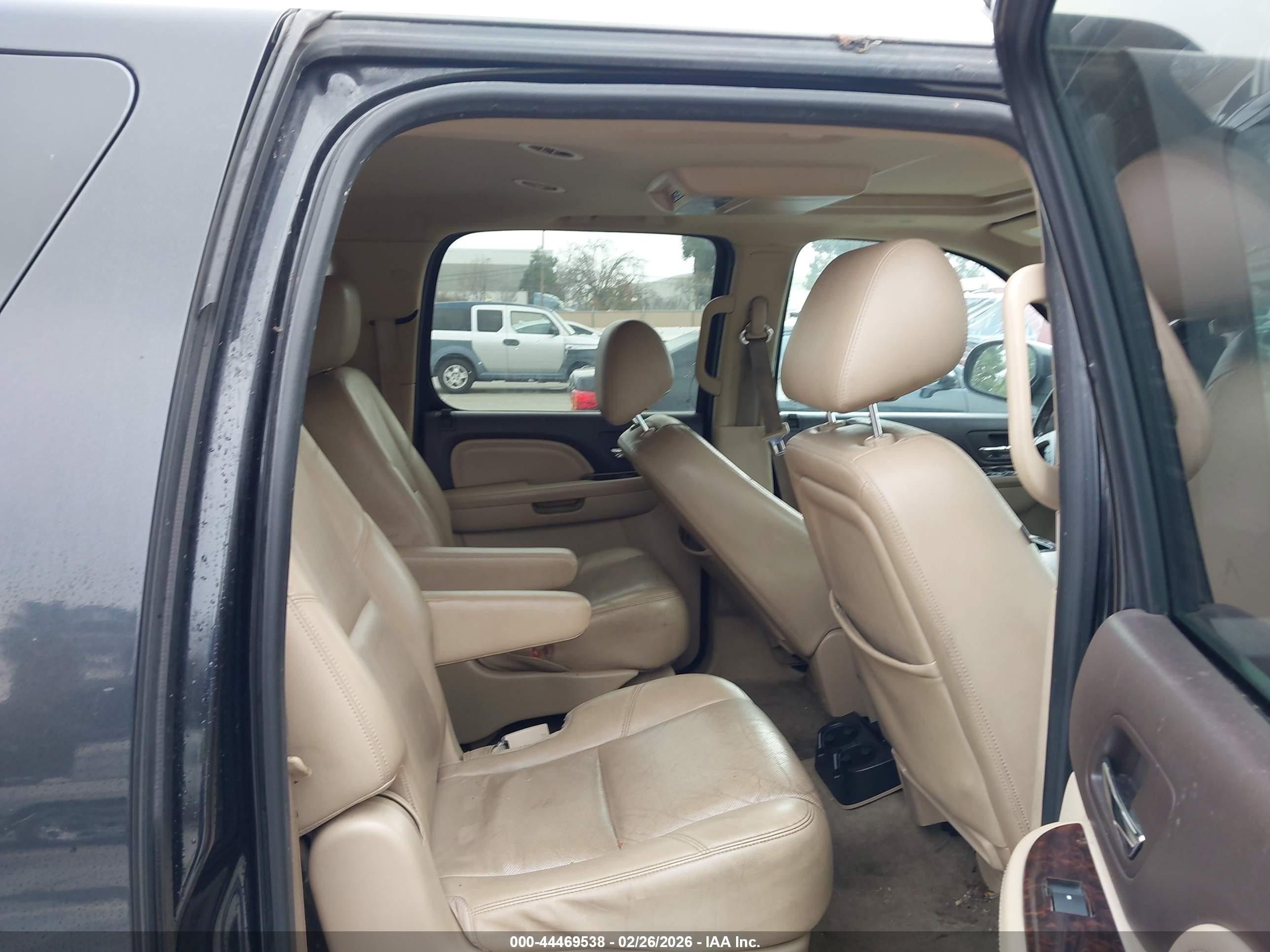 GMC YUKON image 8