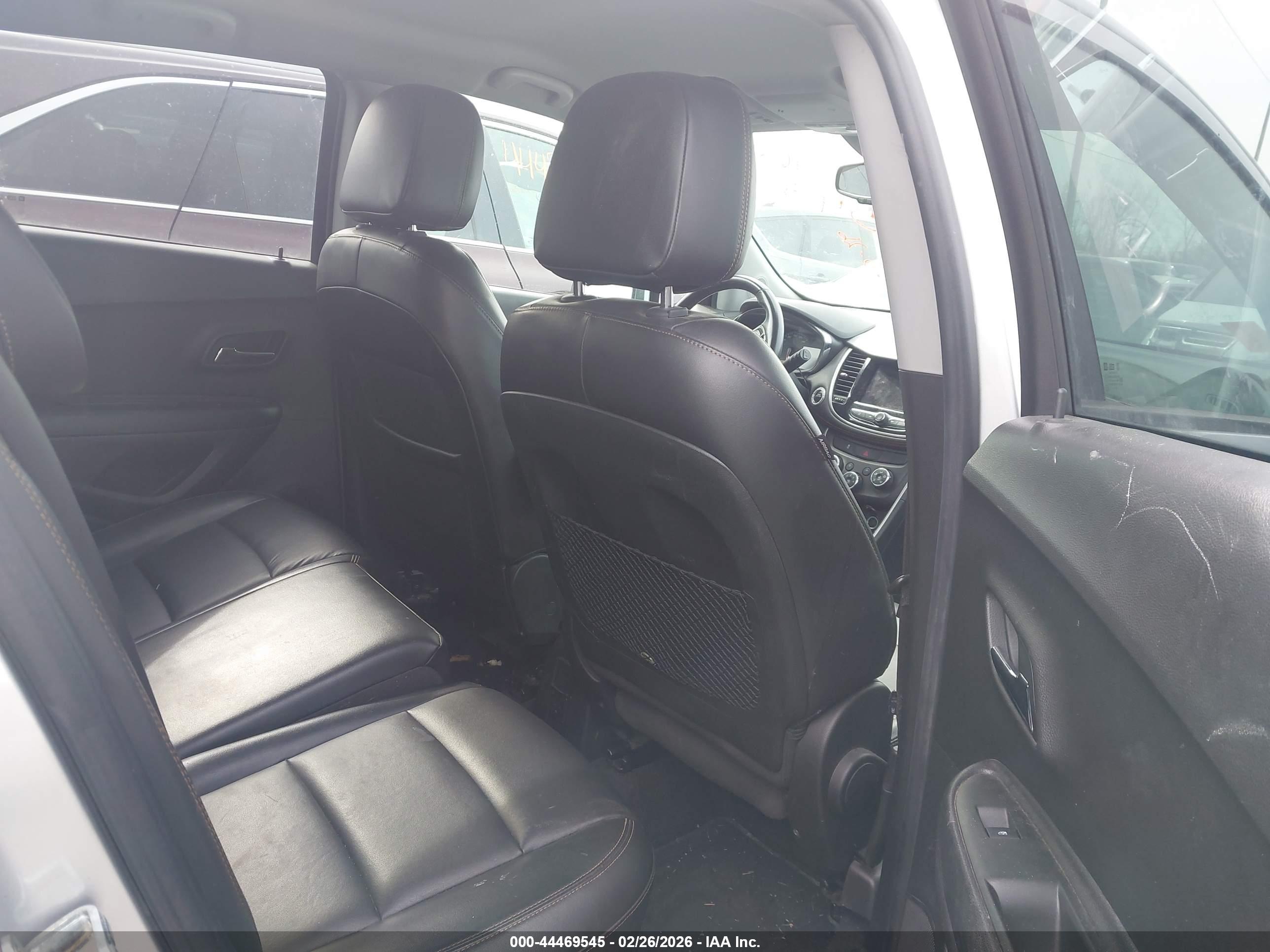 CHEVROLET TRAX image 8