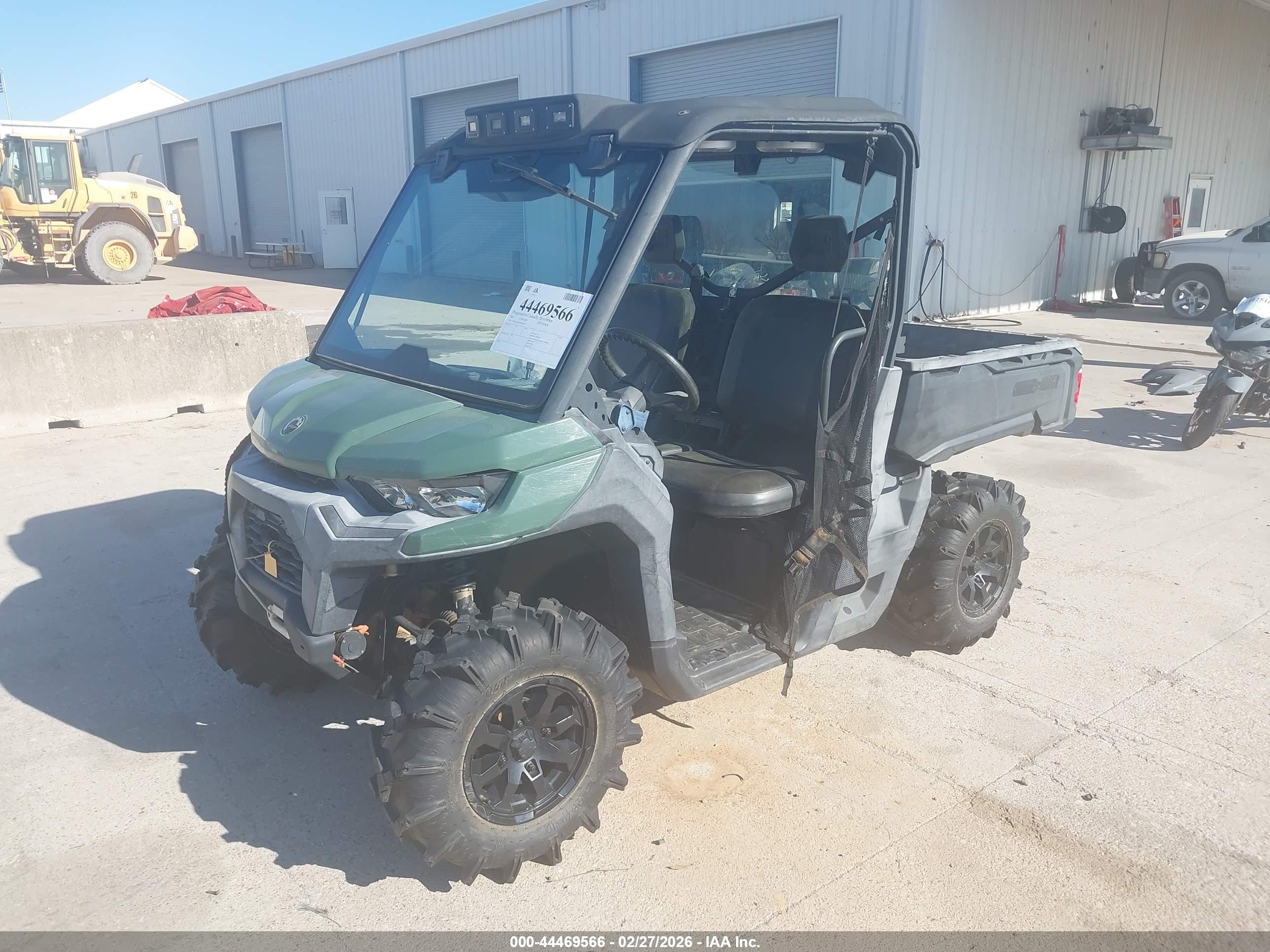 CAN-AM DEFENDER image 2