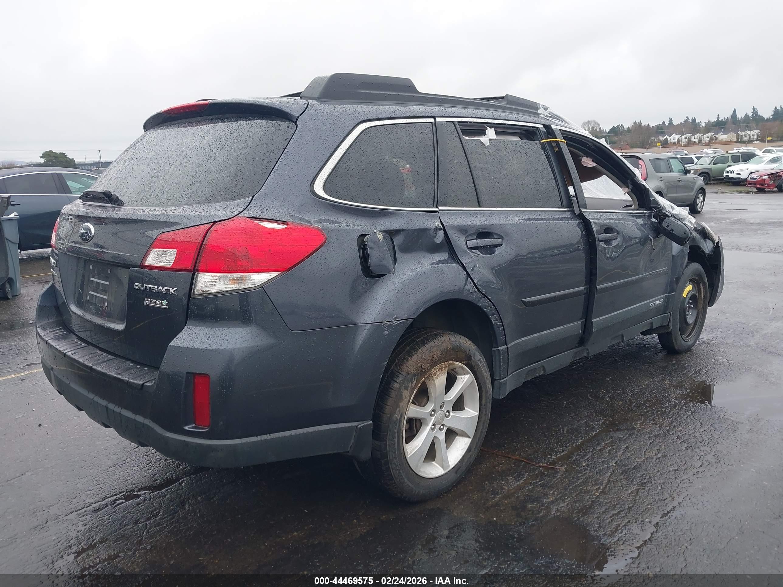 SUBARU OUTBACK image 4