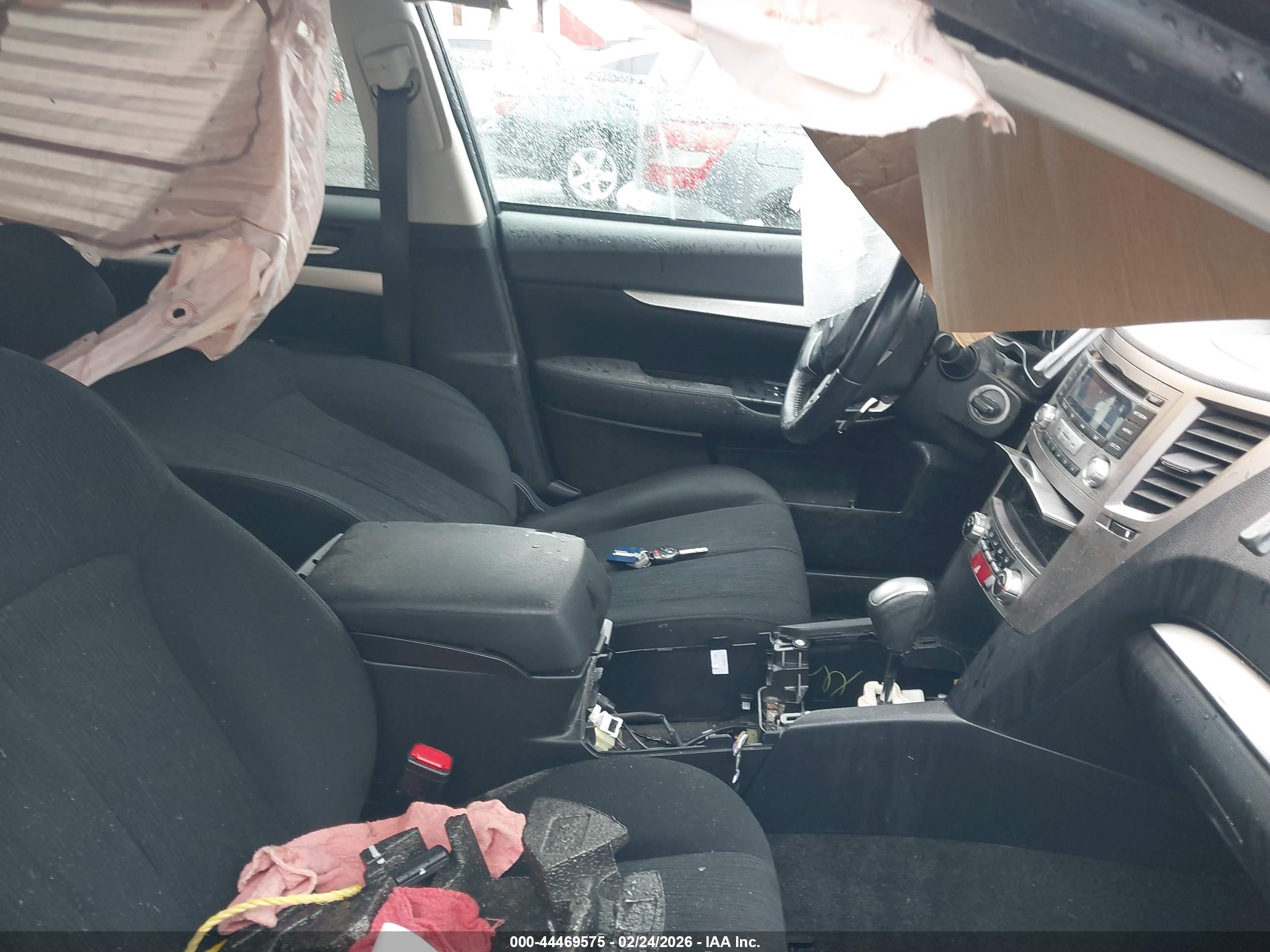 SUBARU OUTBACK image 5