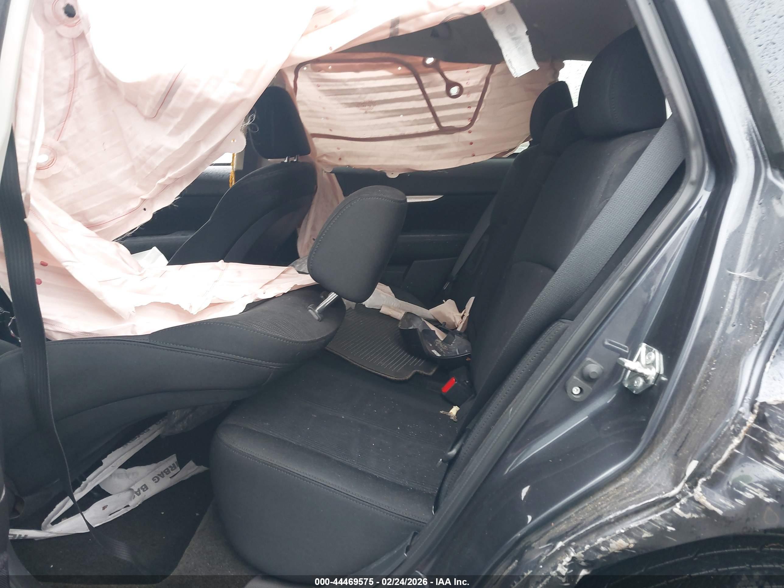 SUBARU OUTBACK image 8