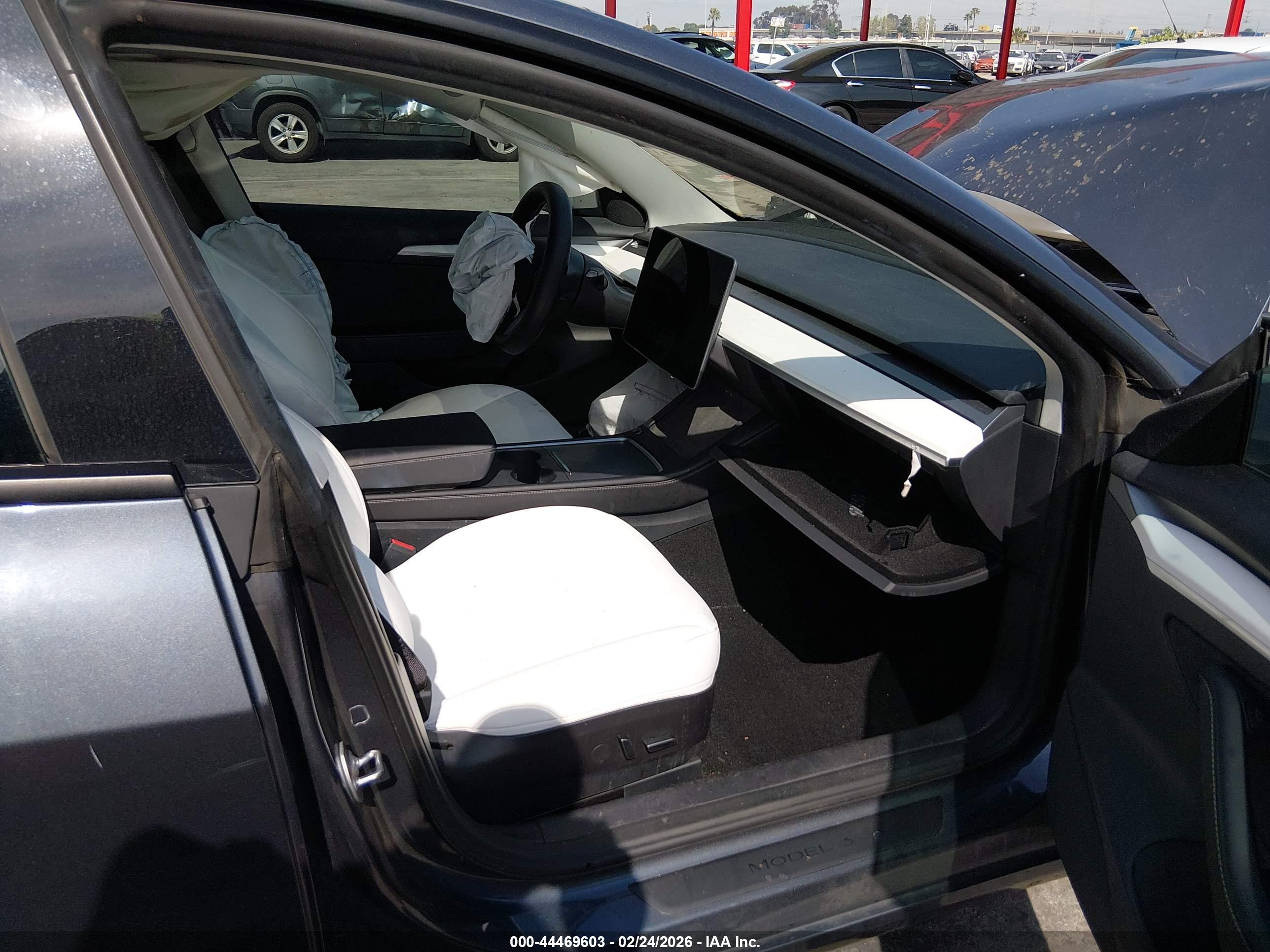 TESLA MODEL image 5