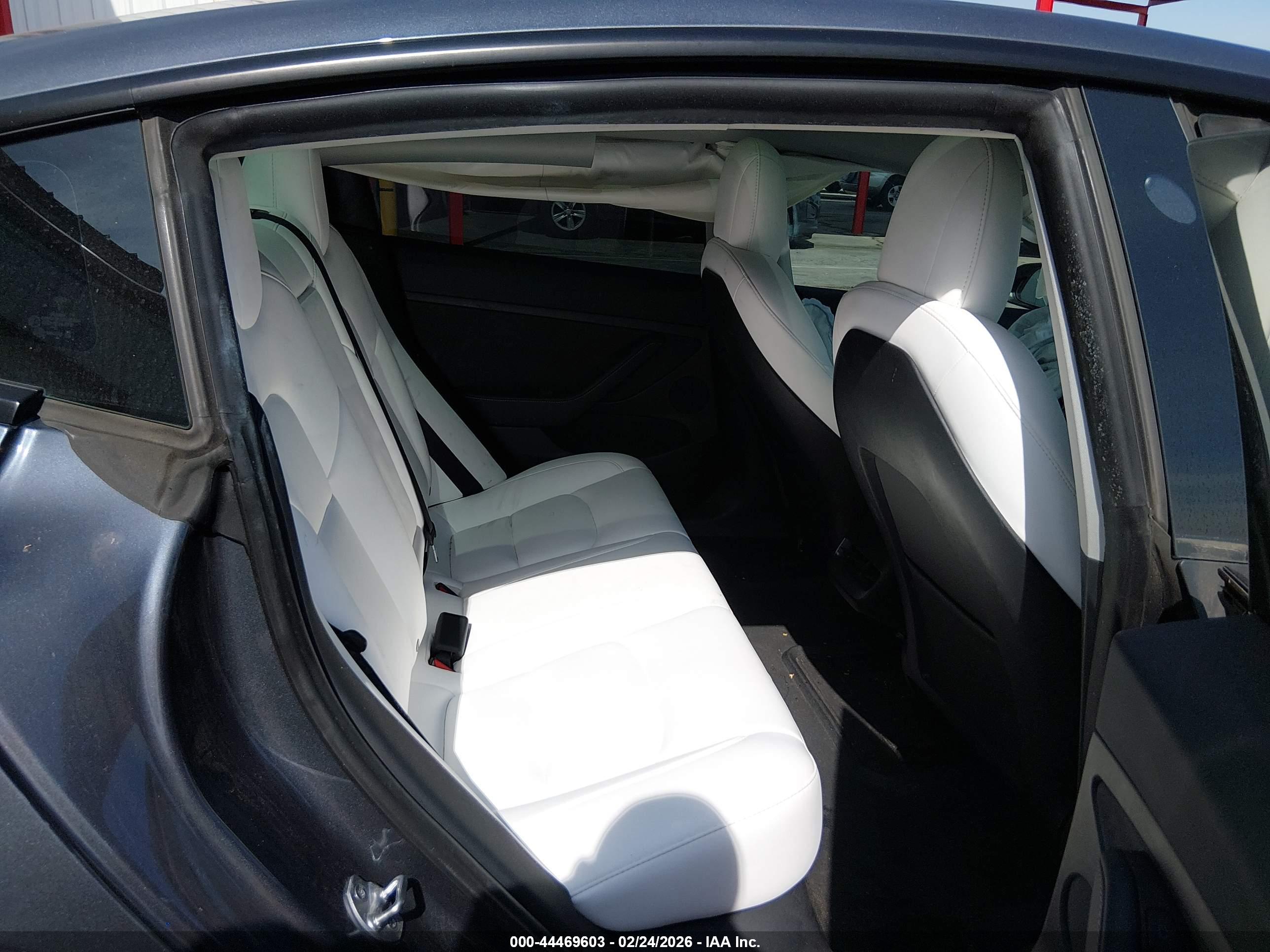 TESLA MODEL image 8