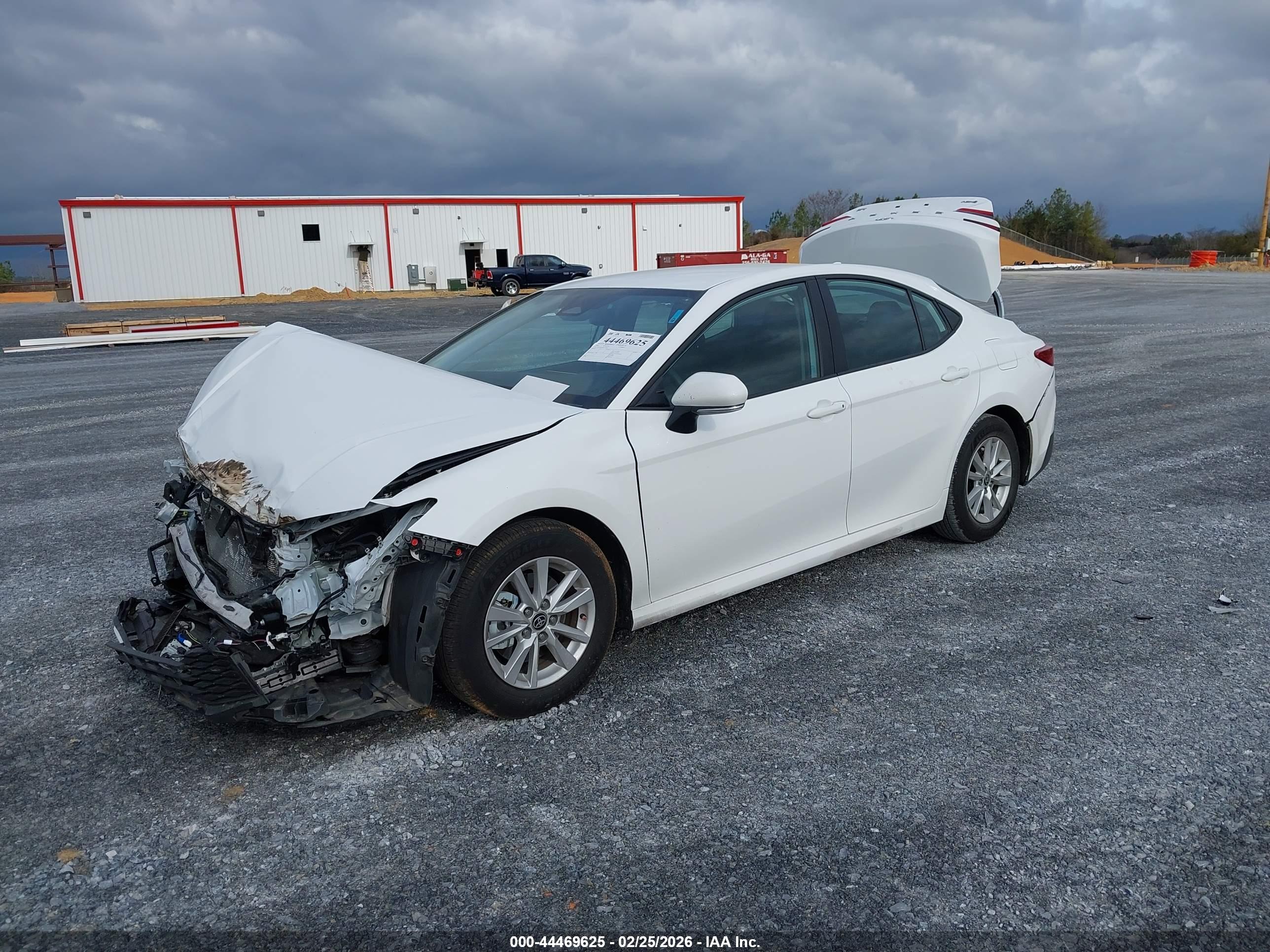 TOYOTA CAMRY image 2