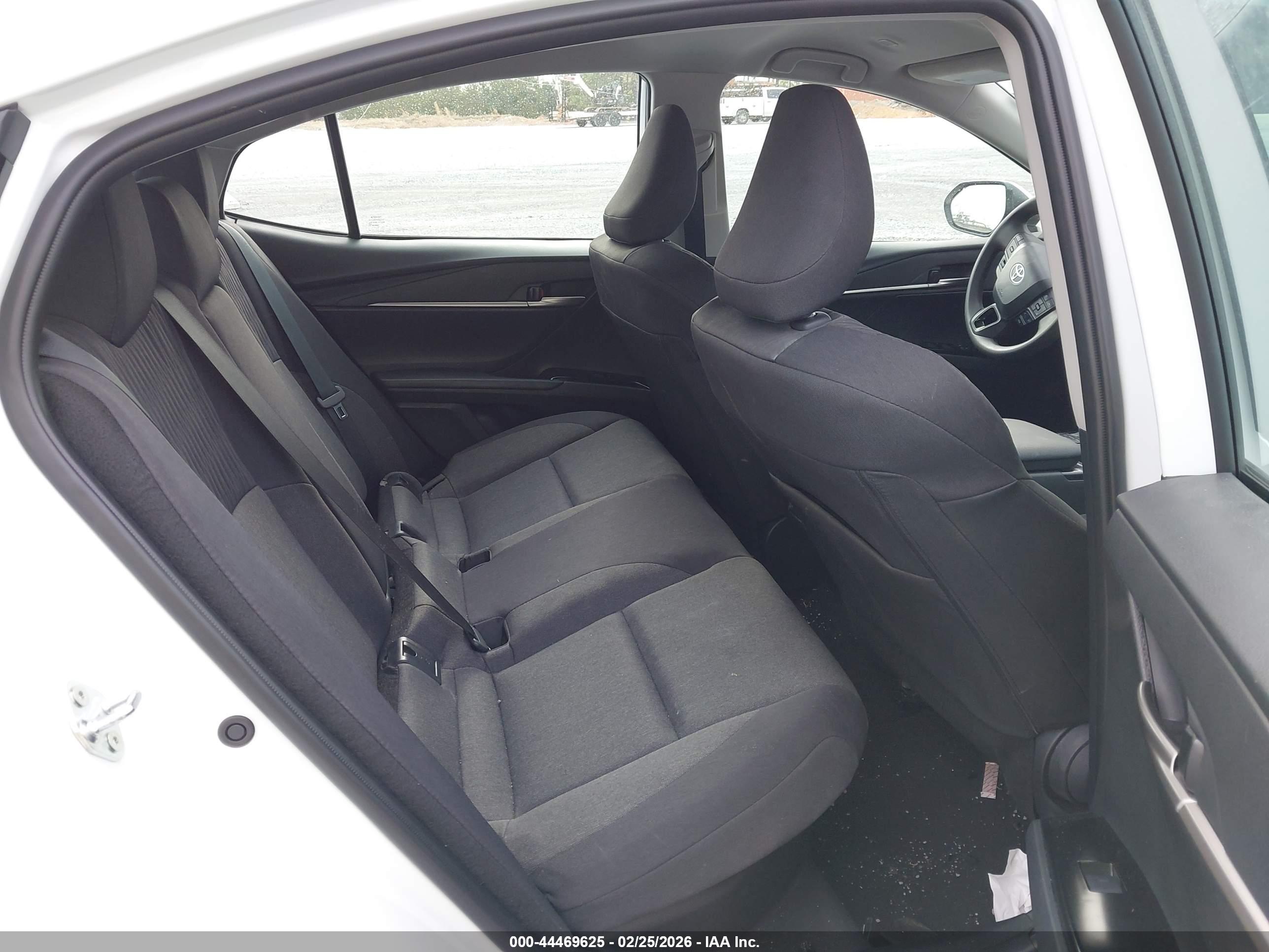 TOYOTA CAMRY image 8