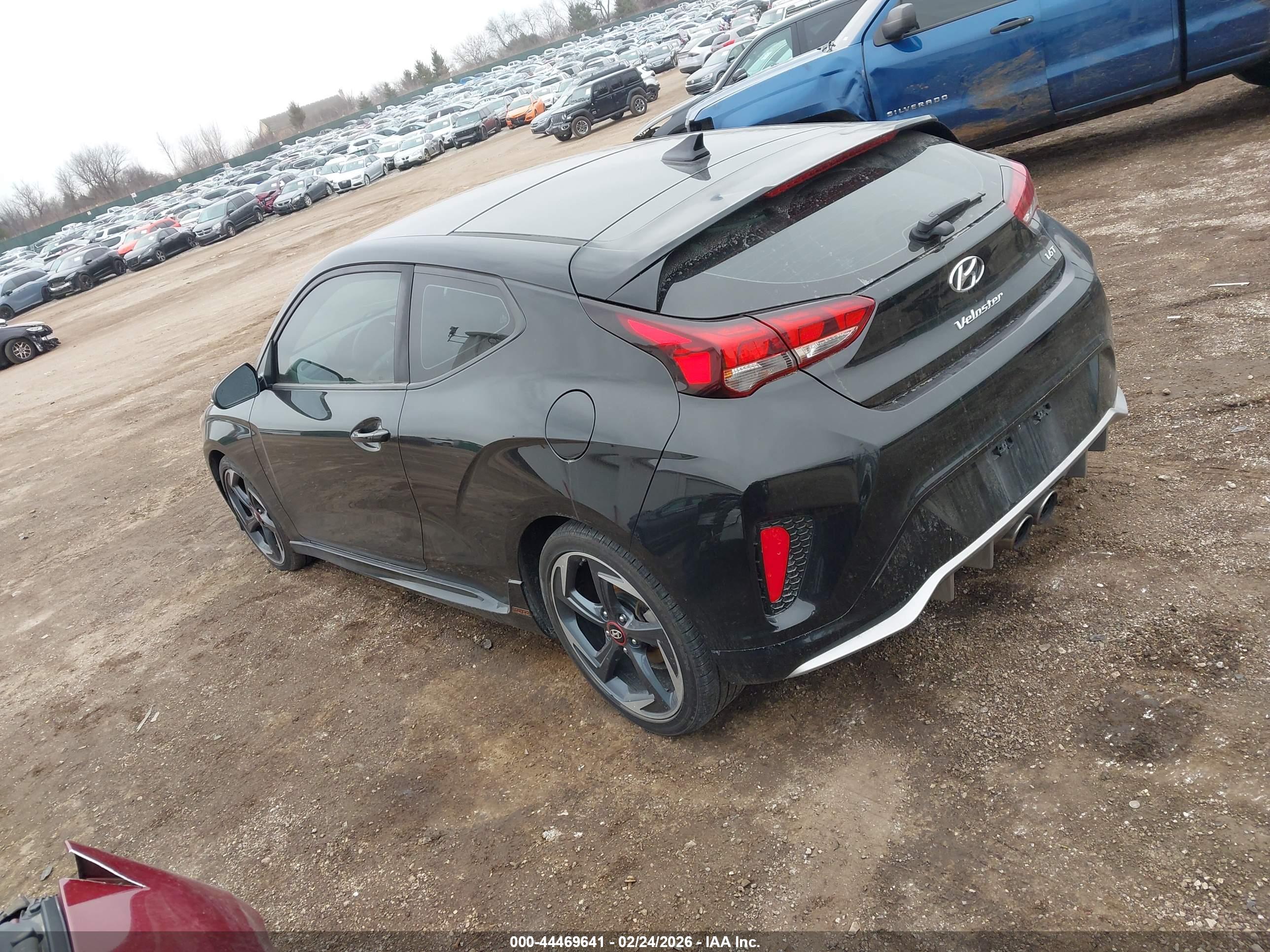 HYUNDAI VELOSTER image 3