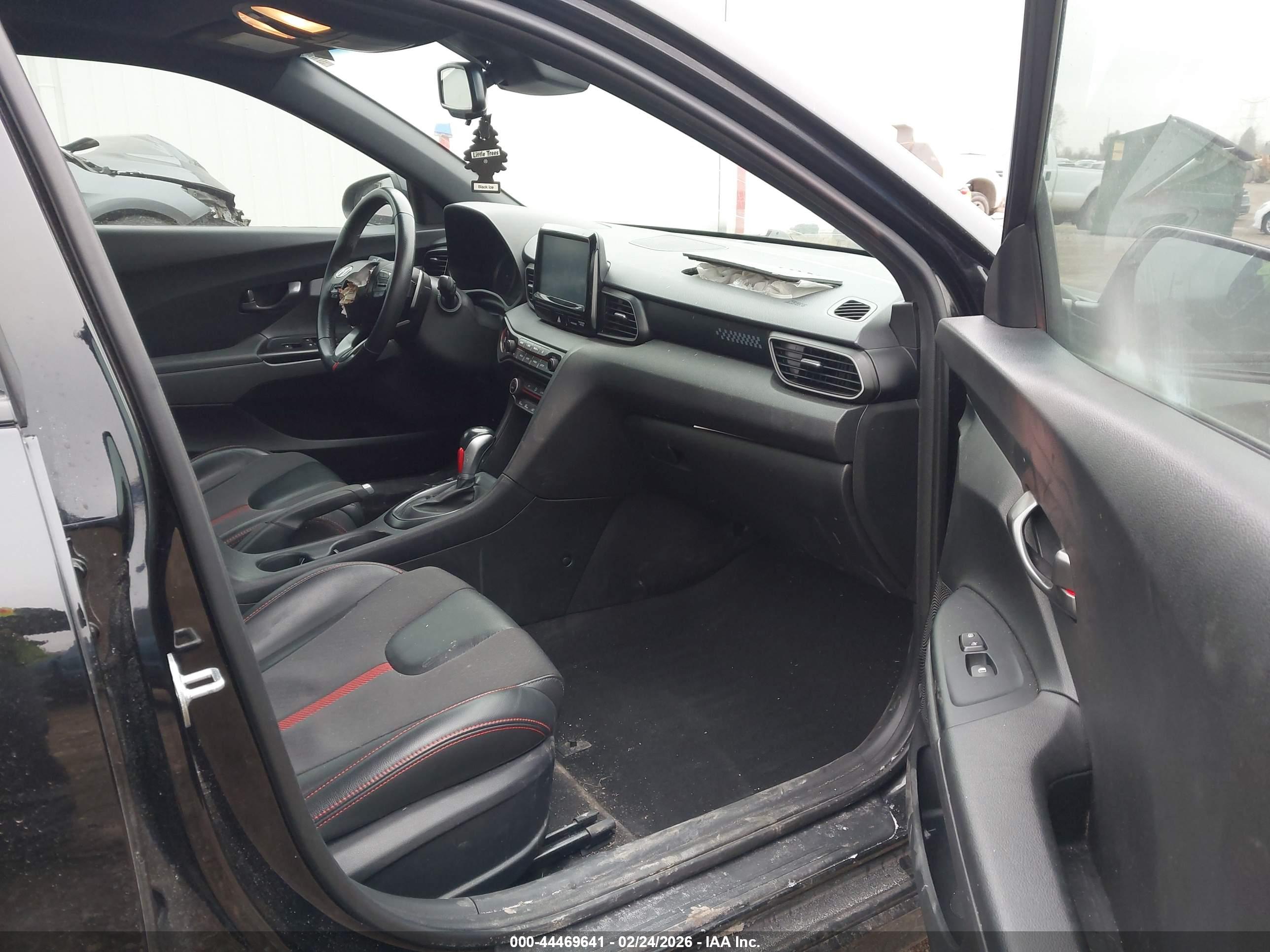 HYUNDAI VELOSTER image 5