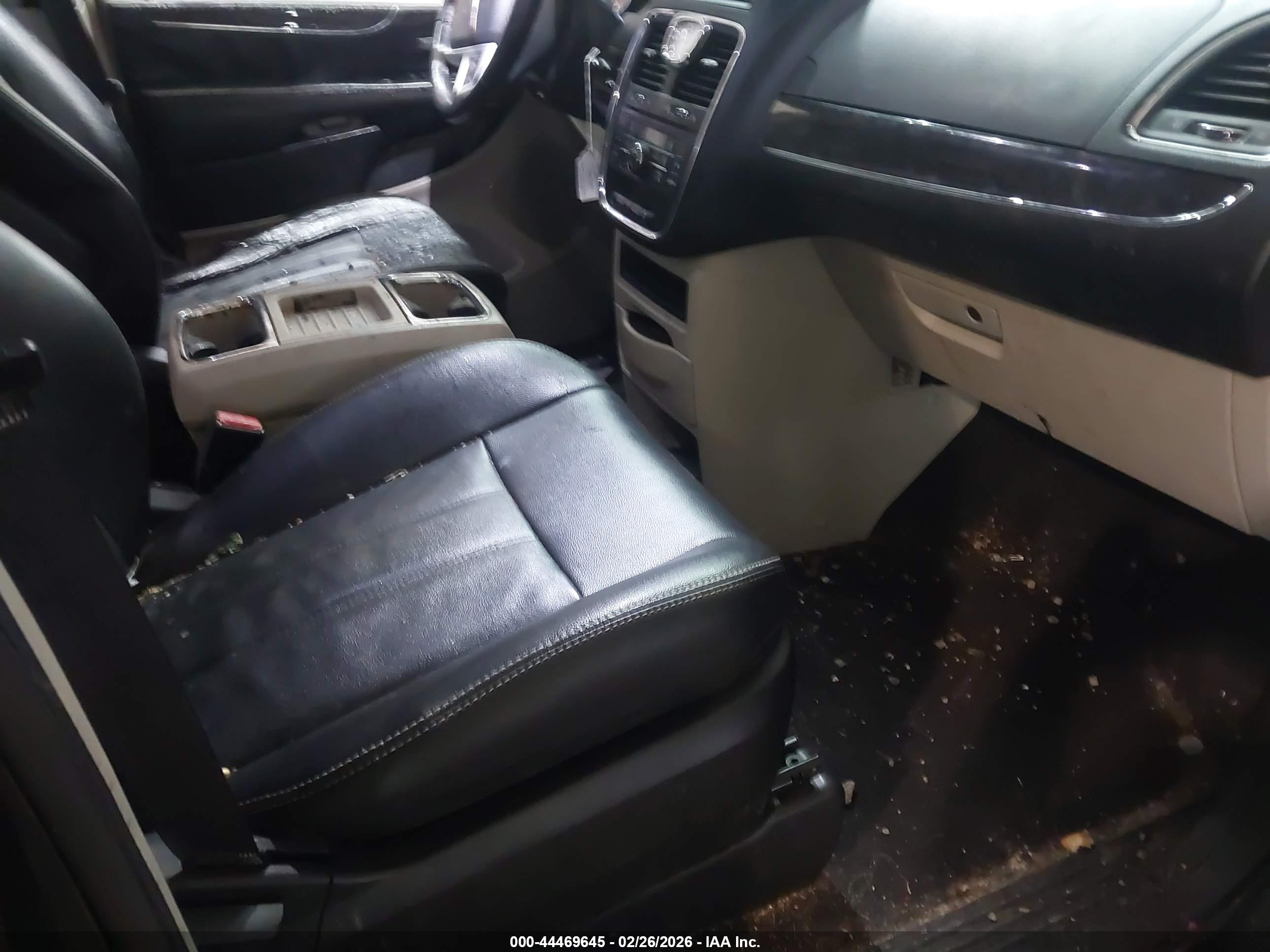 CHRYSLER TOWN image 5