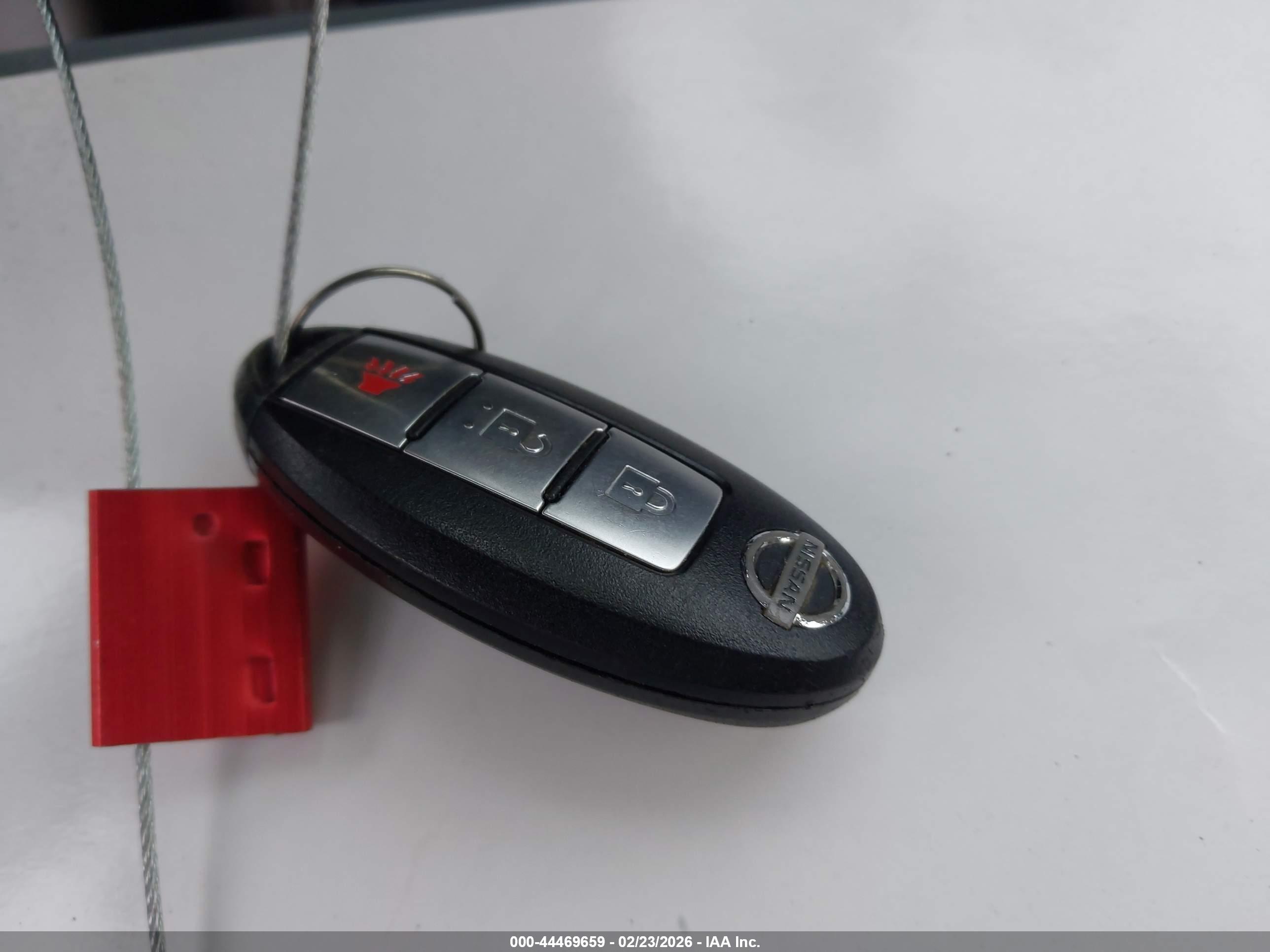 NISSAN LEAF image 11