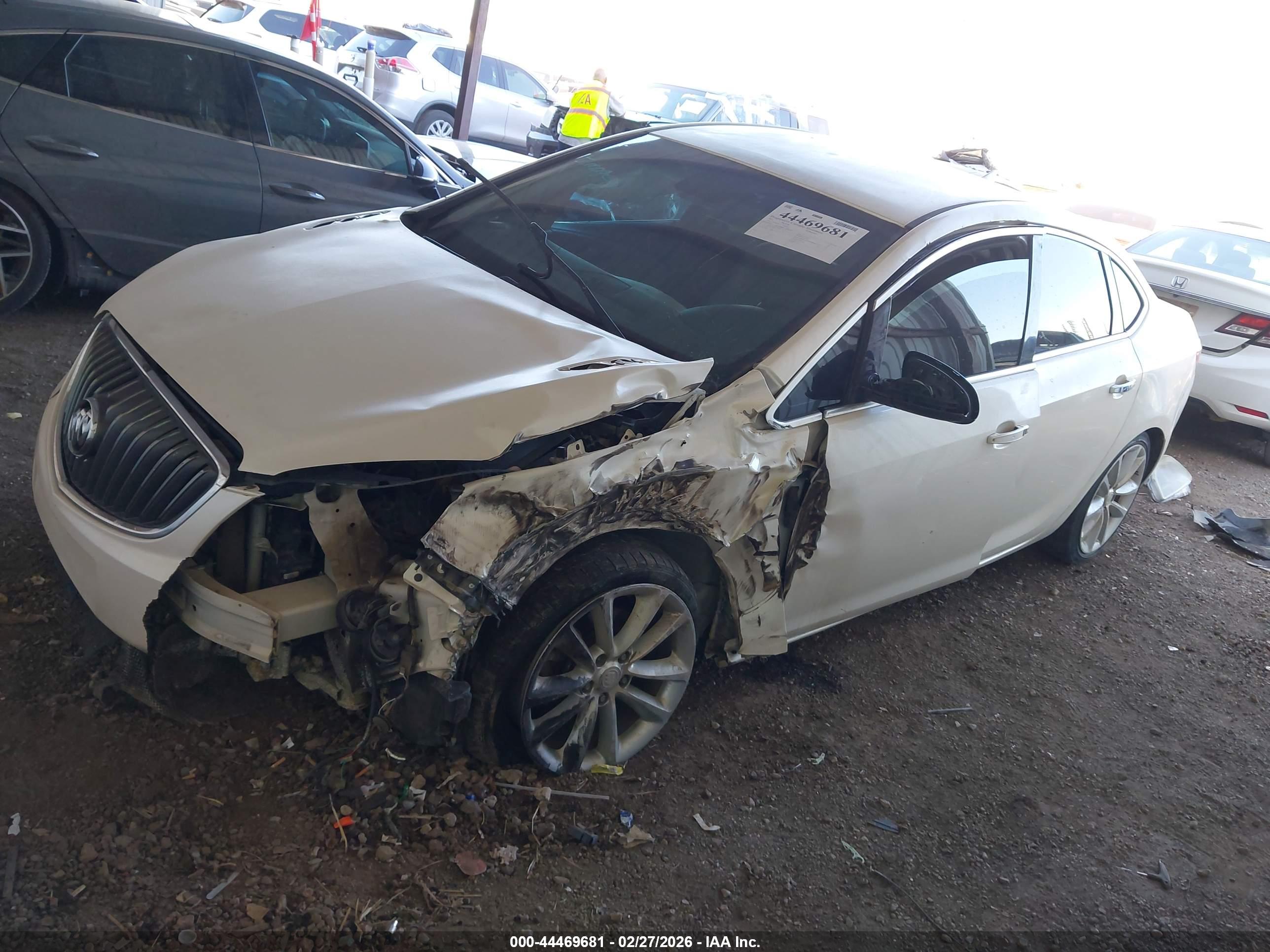 BUICK VERANO image 2