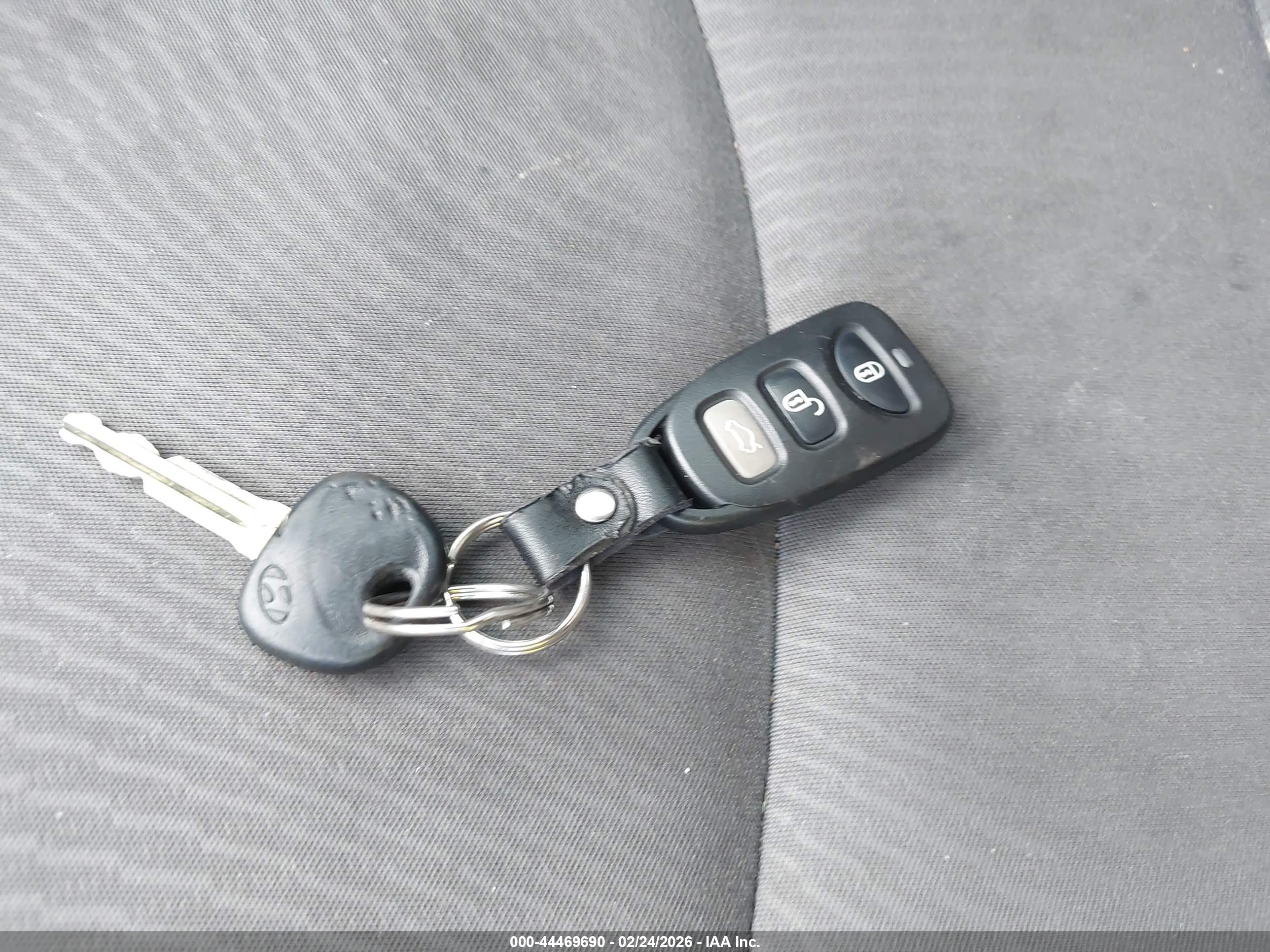 HYUNDAI ELANTRA image 11