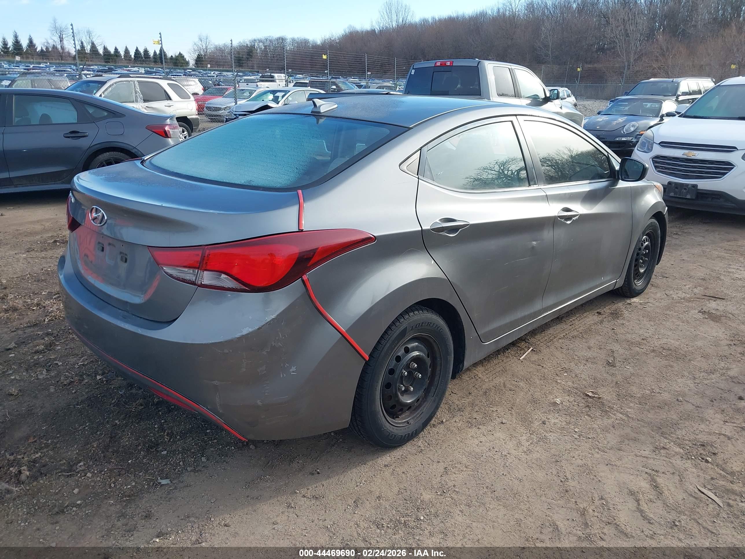 HYUNDAI ELANTRA image 4