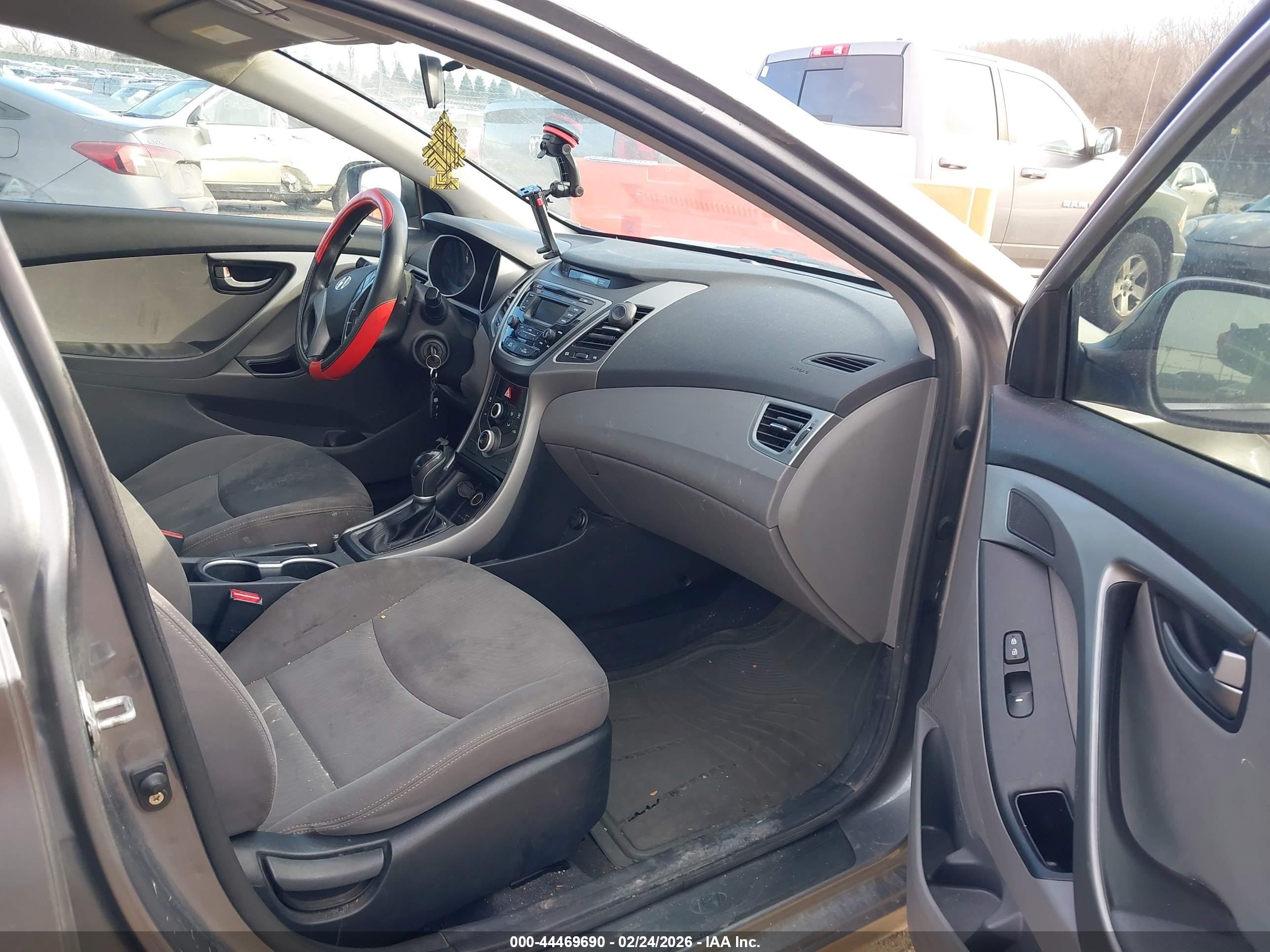 HYUNDAI ELANTRA image 5
