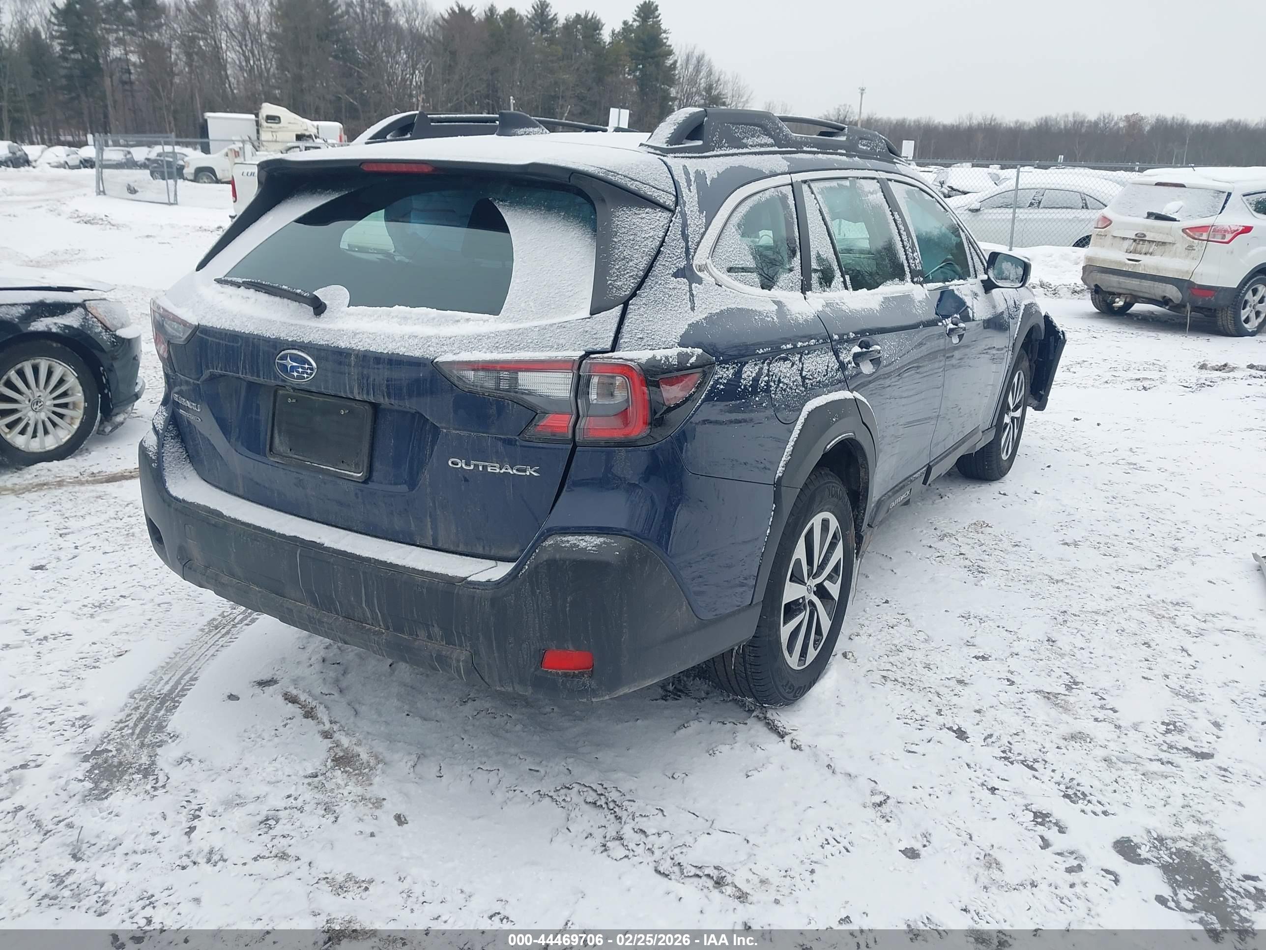 SUBARU OUTBACK image 4