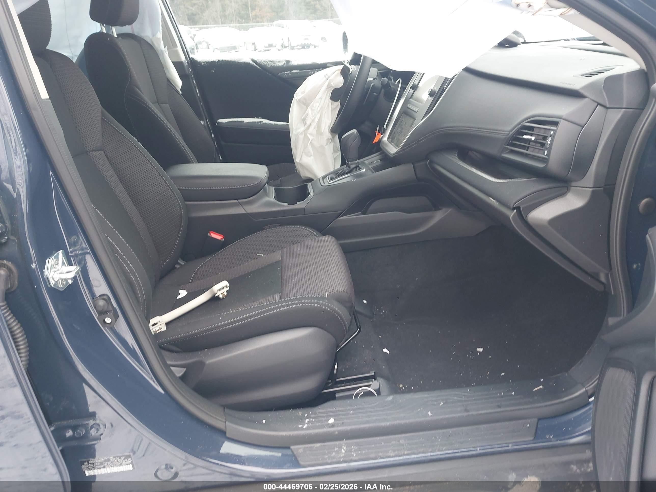 SUBARU OUTBACK image 5
