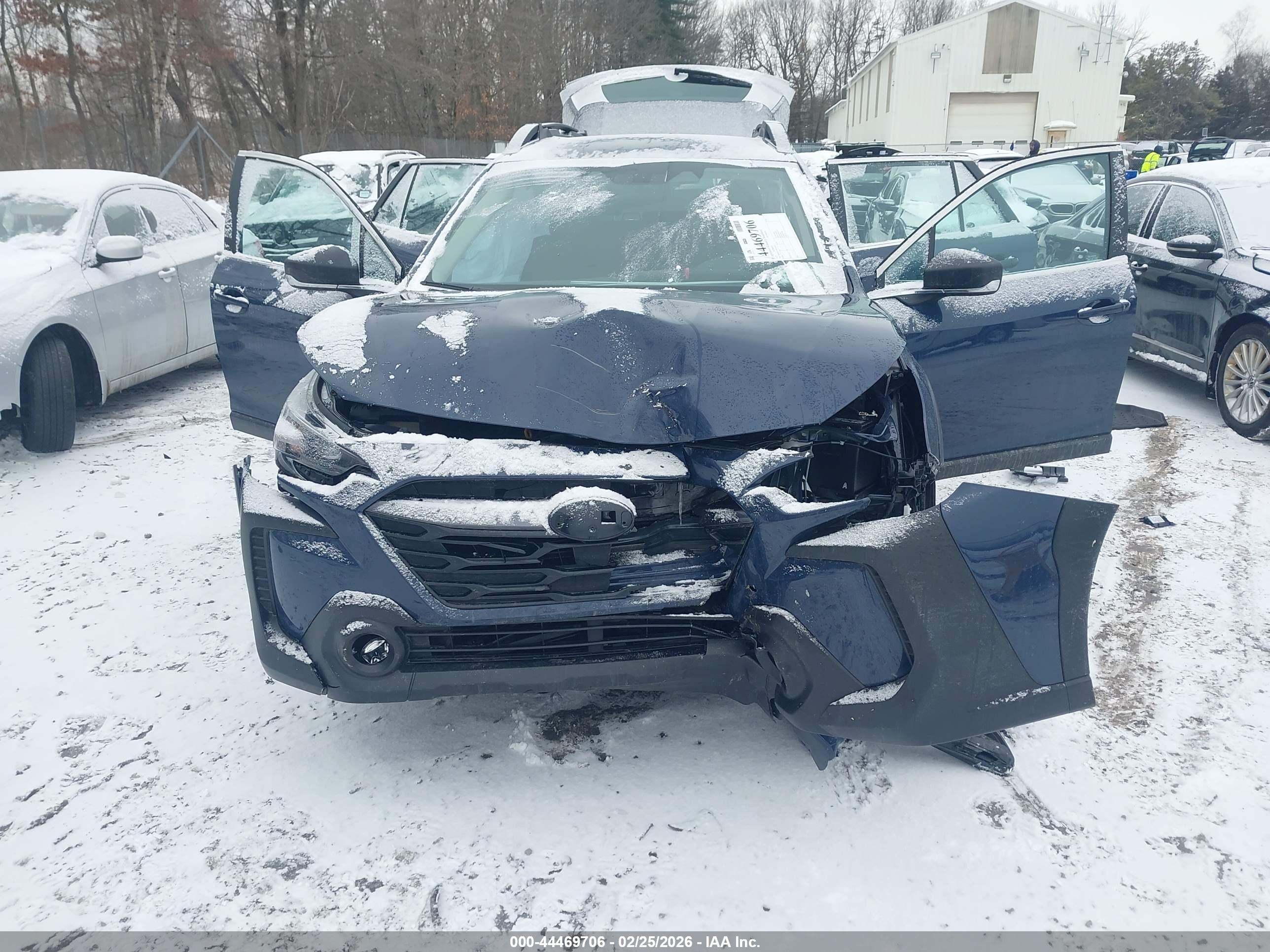 SUBARU OUTBACK image 6