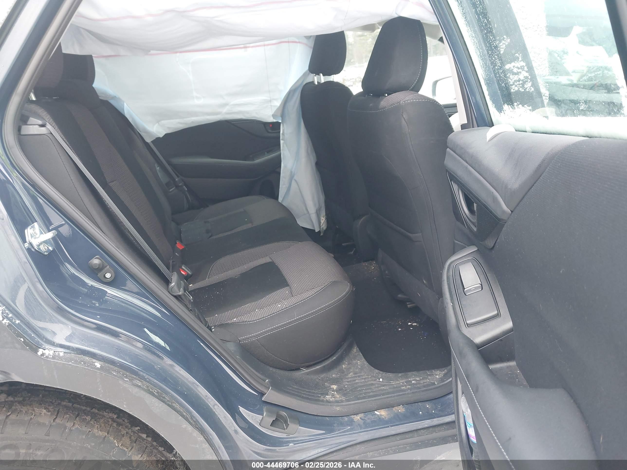 SUBARU OUTBACK image 8