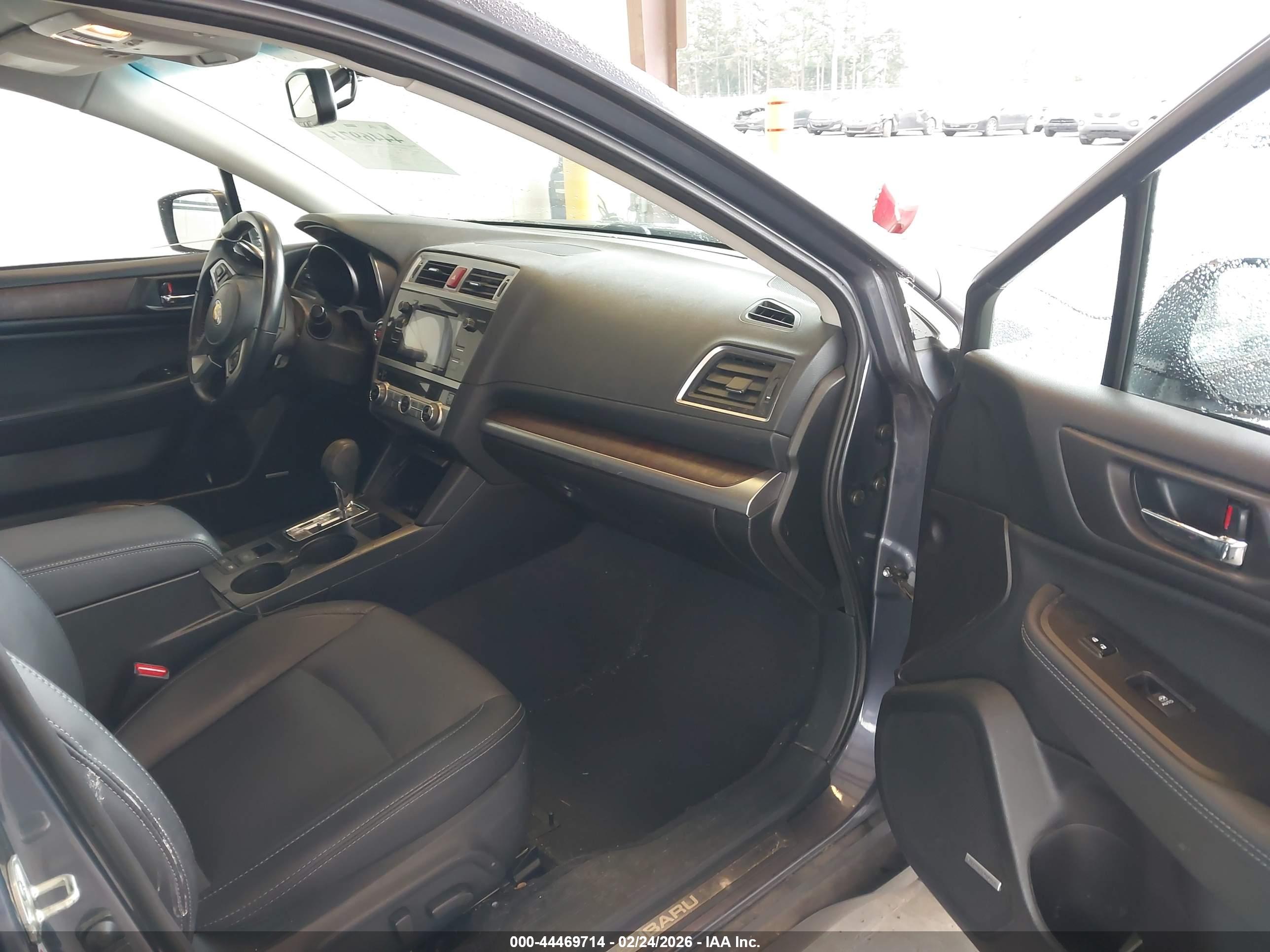 SUBARU OUTBACK image 5