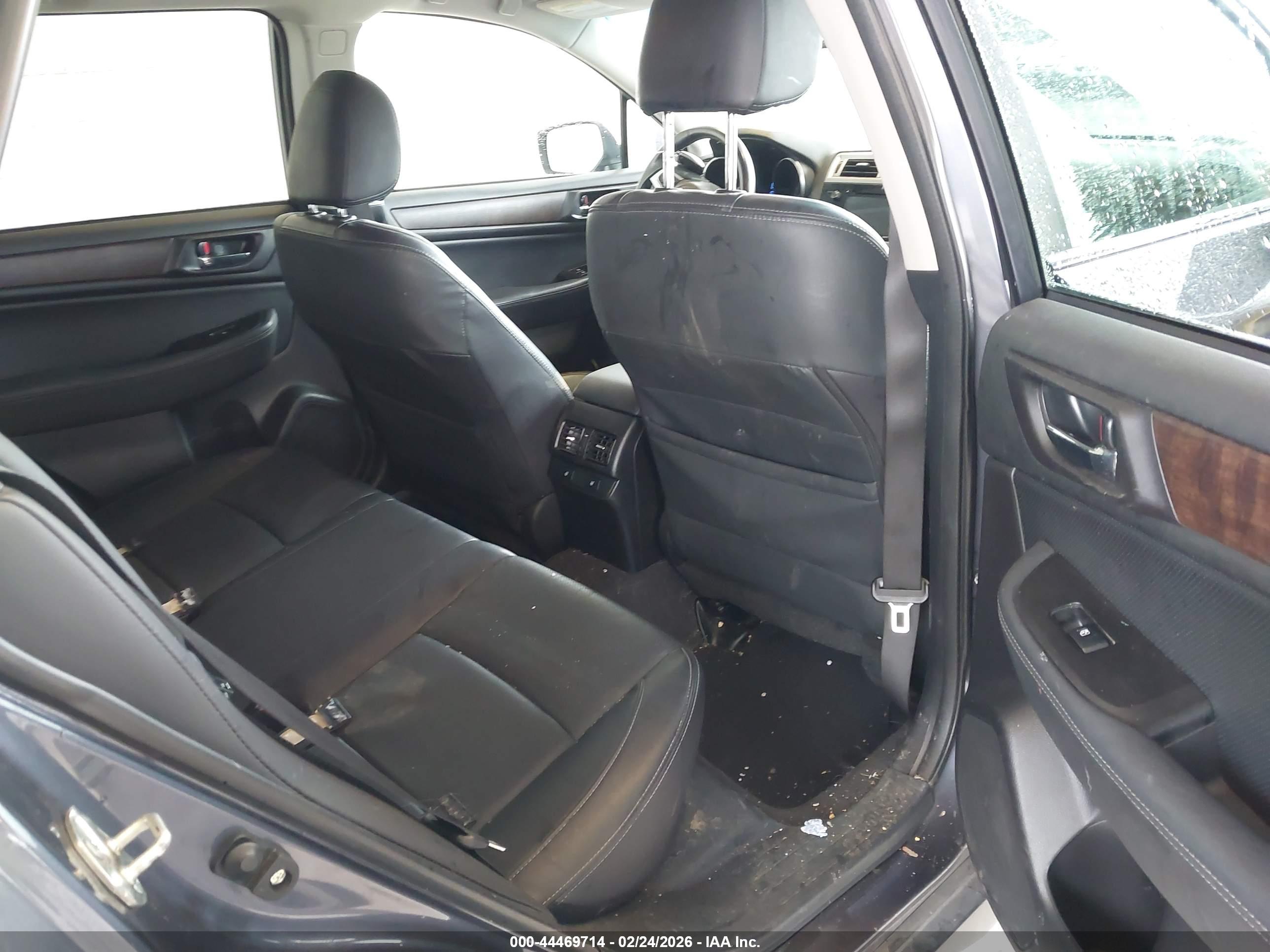 SUBARU OUTBACK image 8