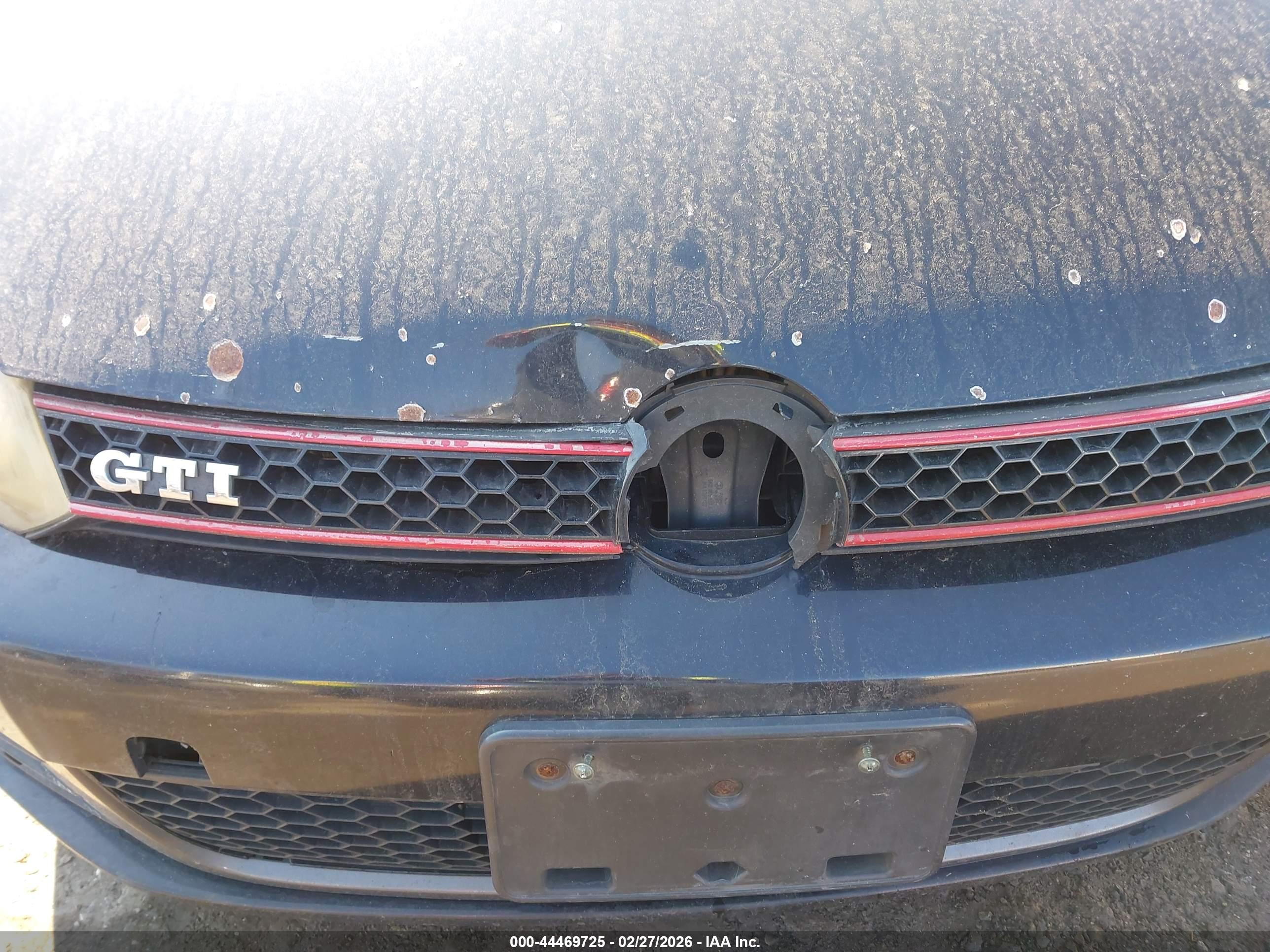 VOLKSWAGEN GTI image 6
