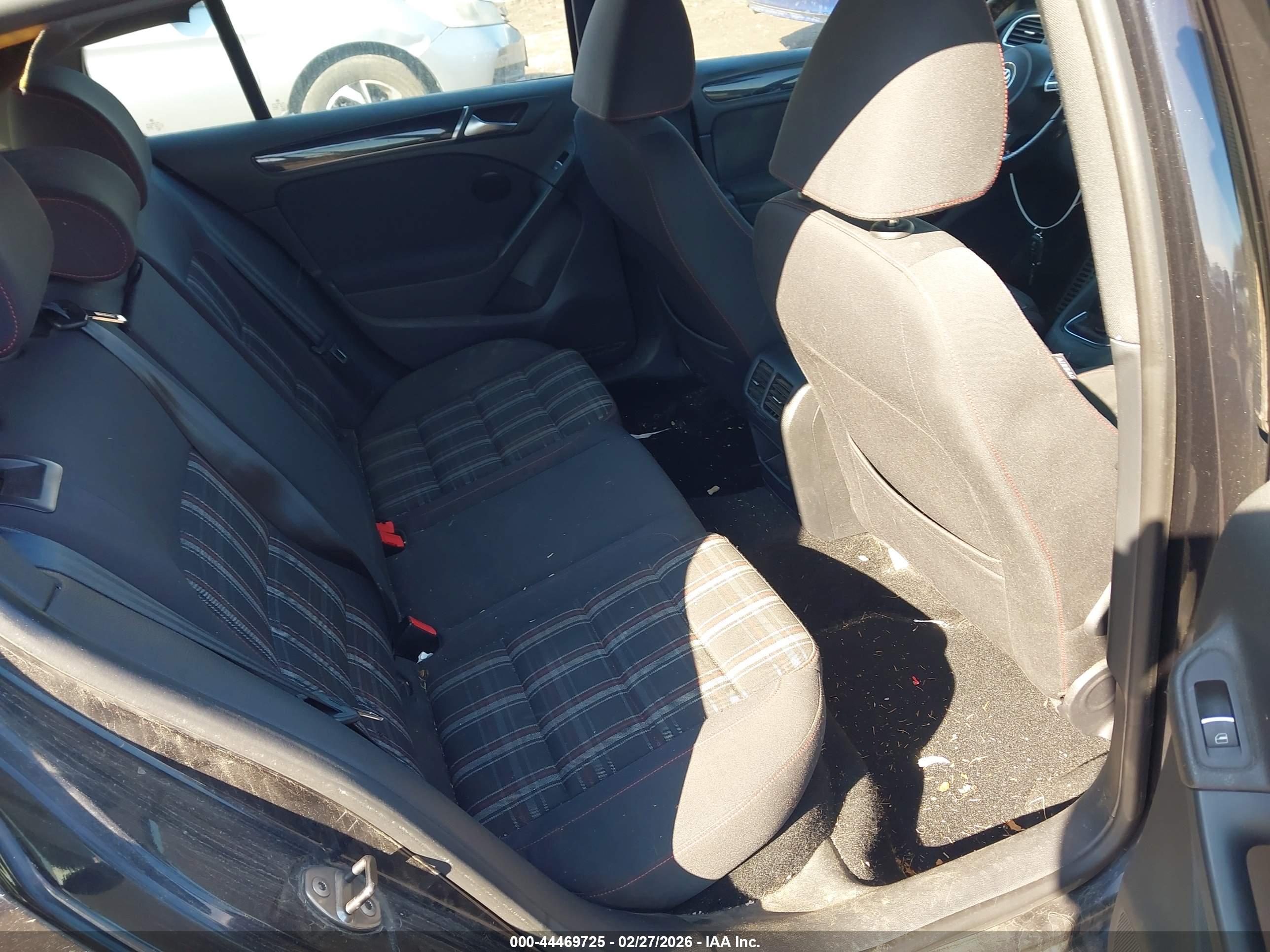 VOLKSWAGEN GTI image 8