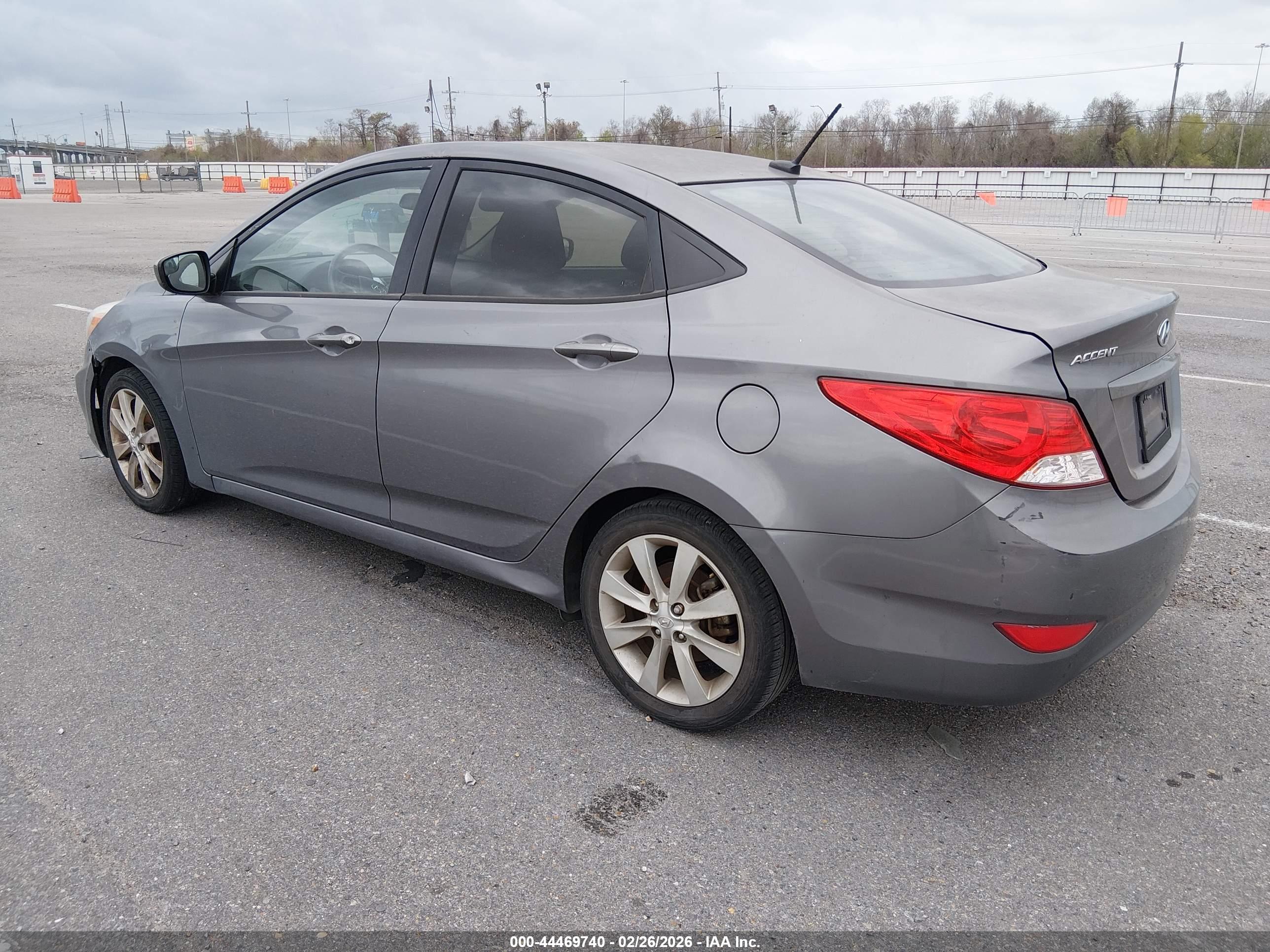 HYUNDAI ACCENT image 3