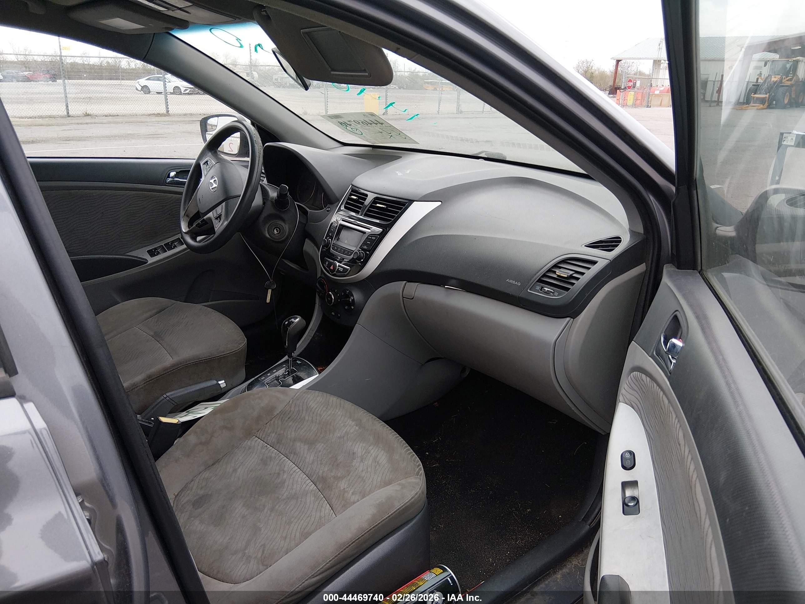 HYUNDAI ACCENT image 5