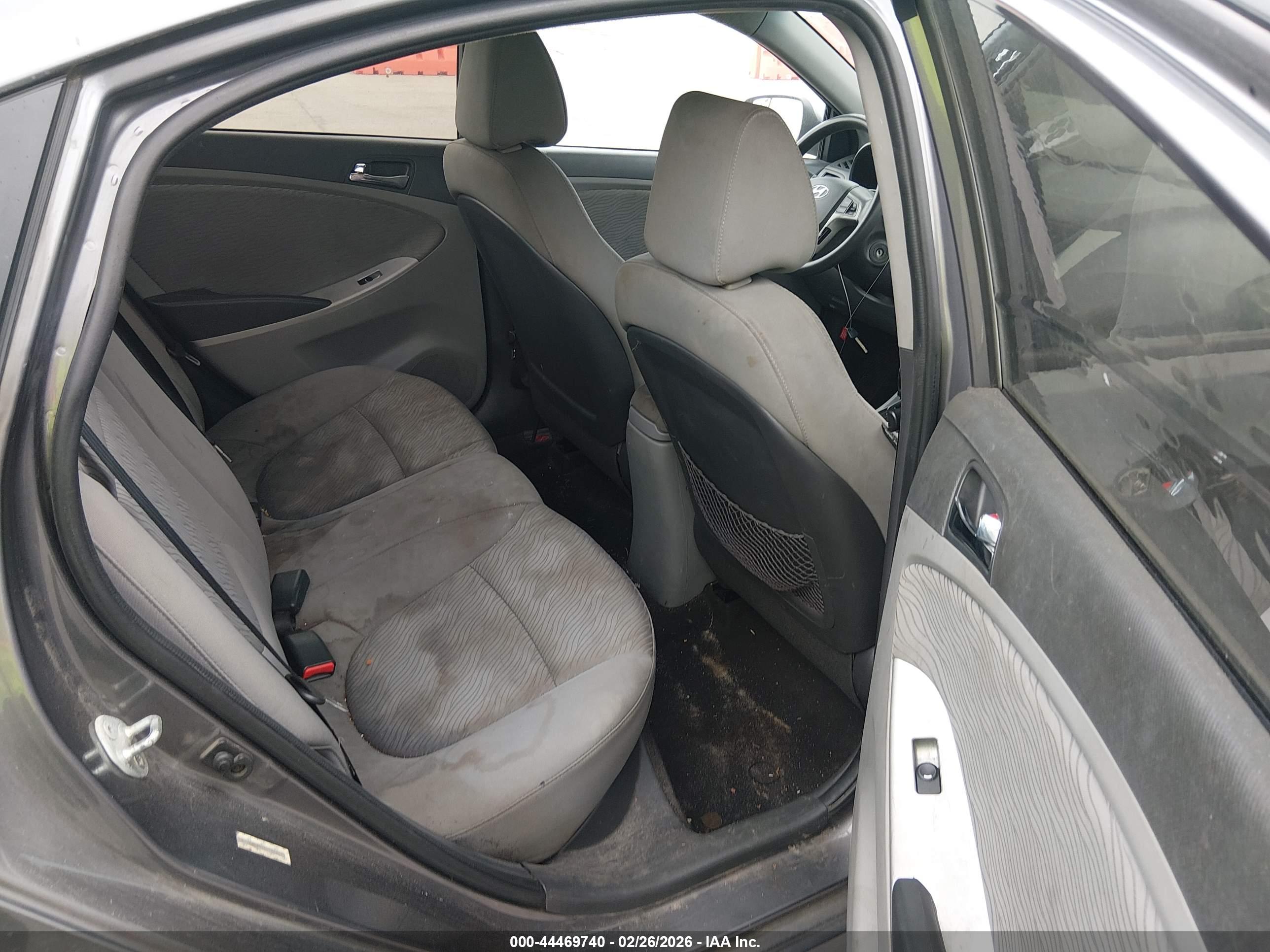HYUNDAI ACCENT image 8
