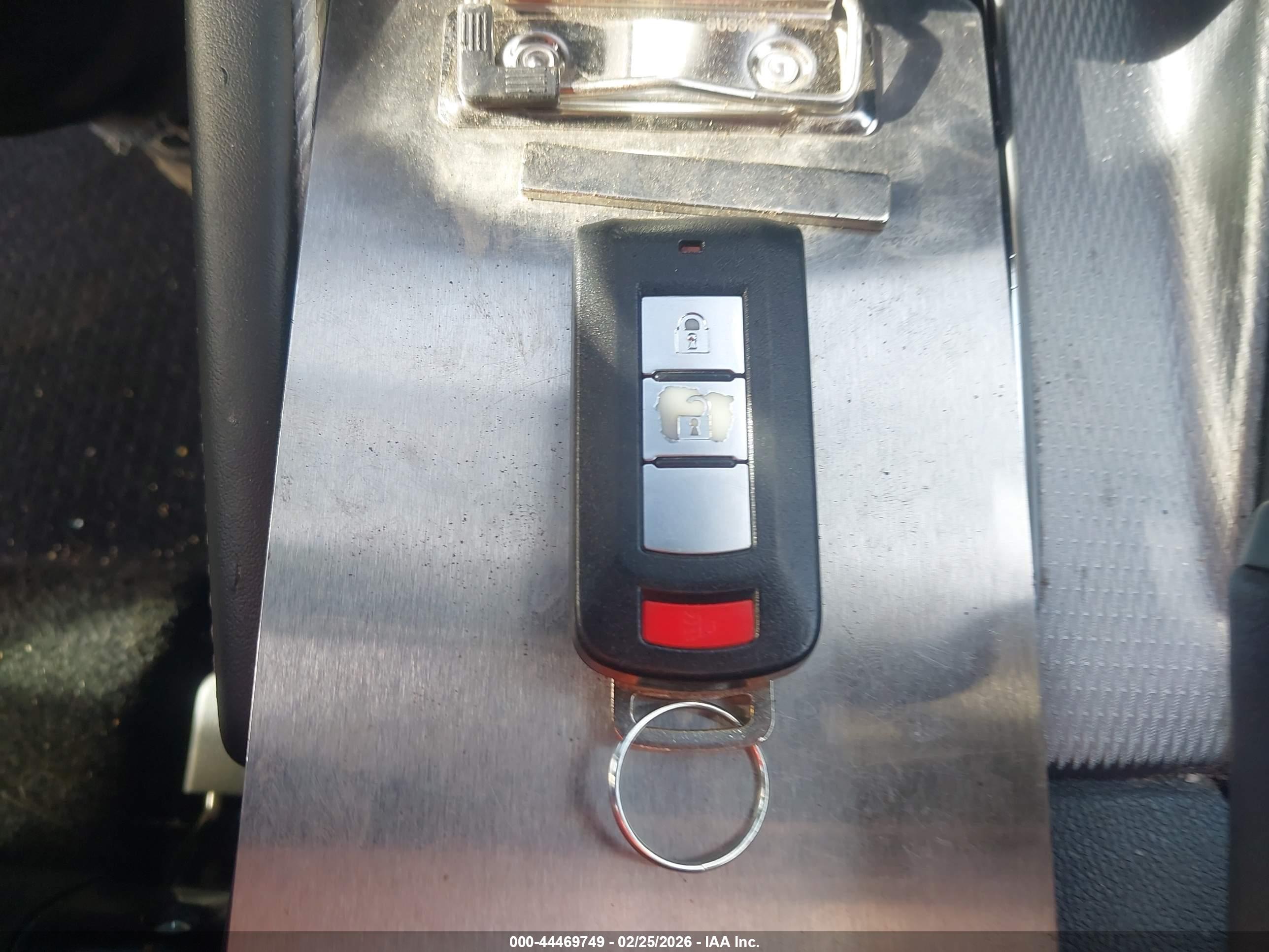 MITSUBISHI OUTLANDER image 11