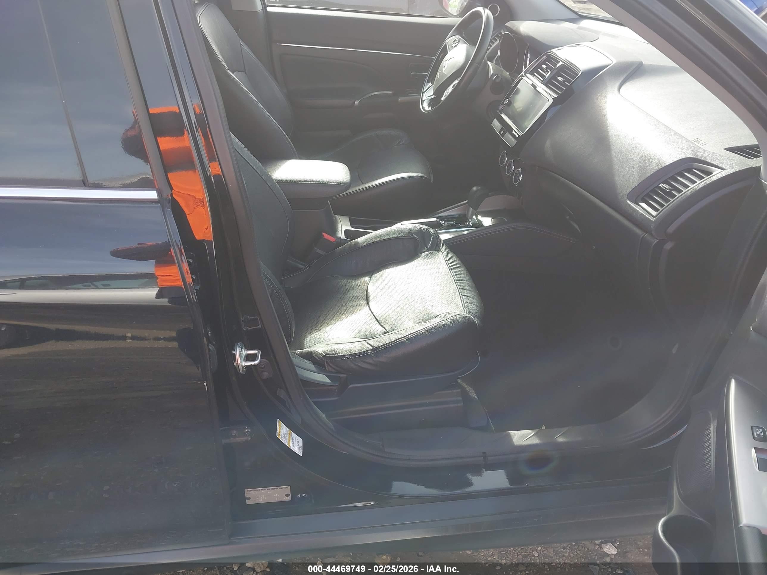 MITSUBISHI OUTLANDER image 5