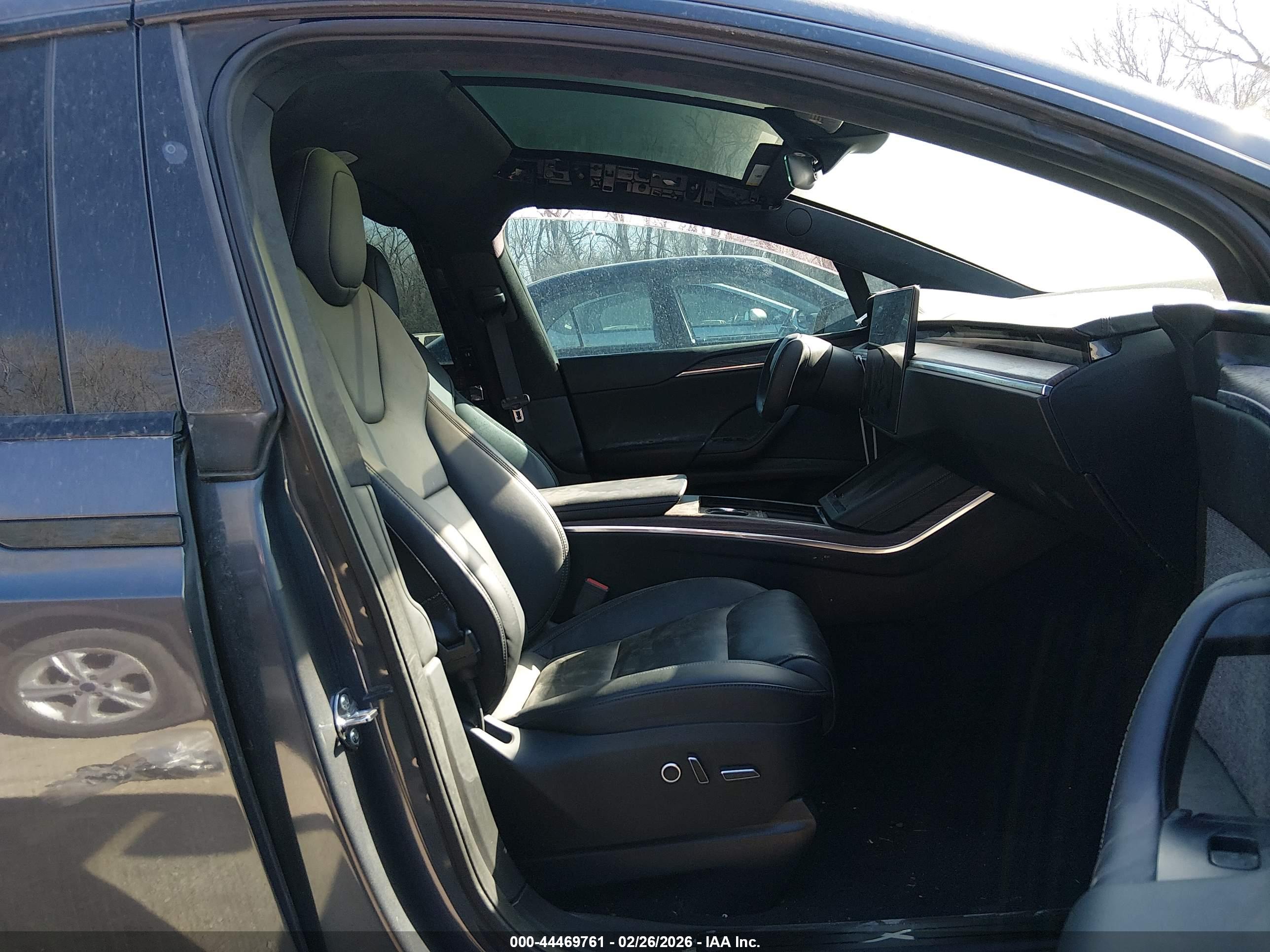 TESLA MODEL image 5