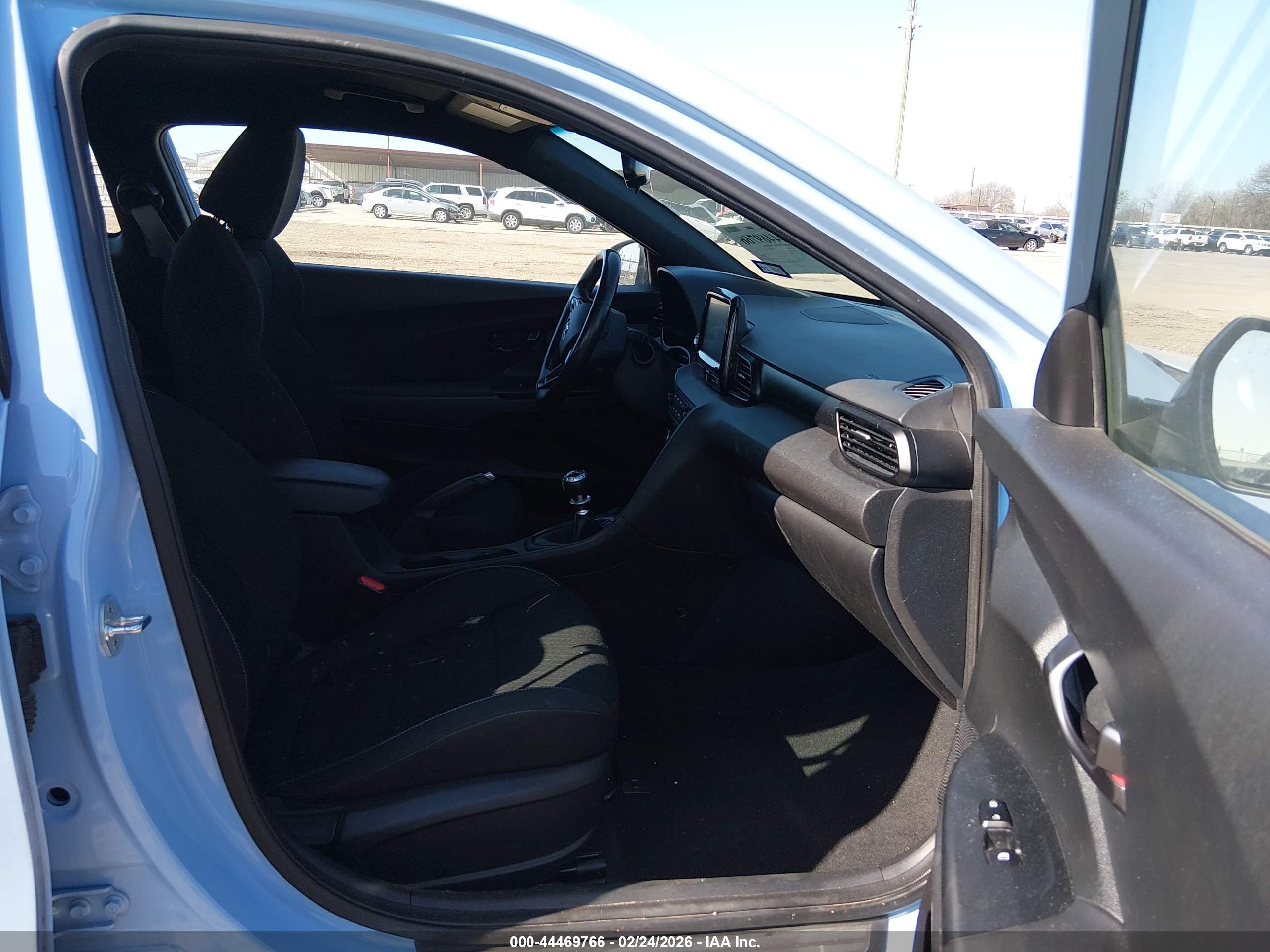 HYUNDAI VELOSTER image 5