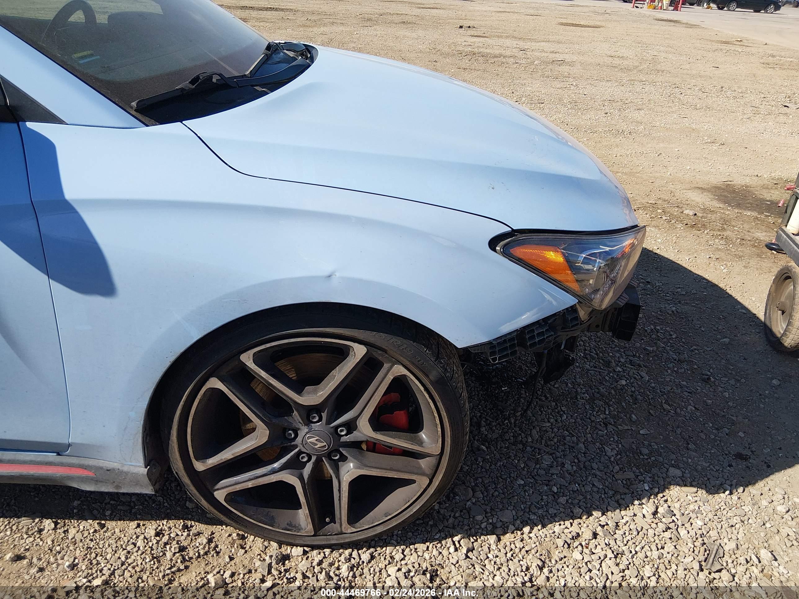 HYUNDAI VELOSTER image 6