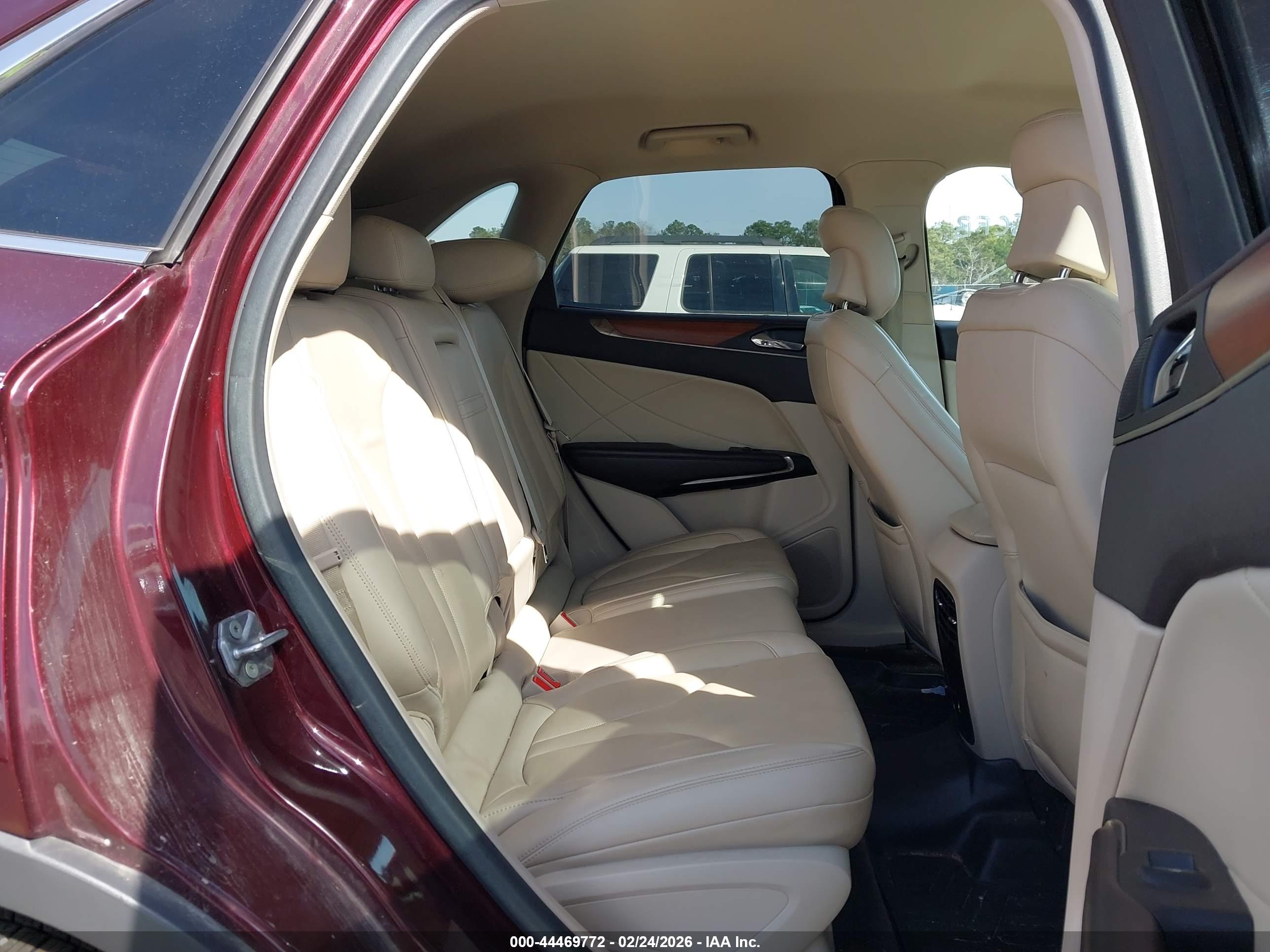 LINCOLN MKC image 8