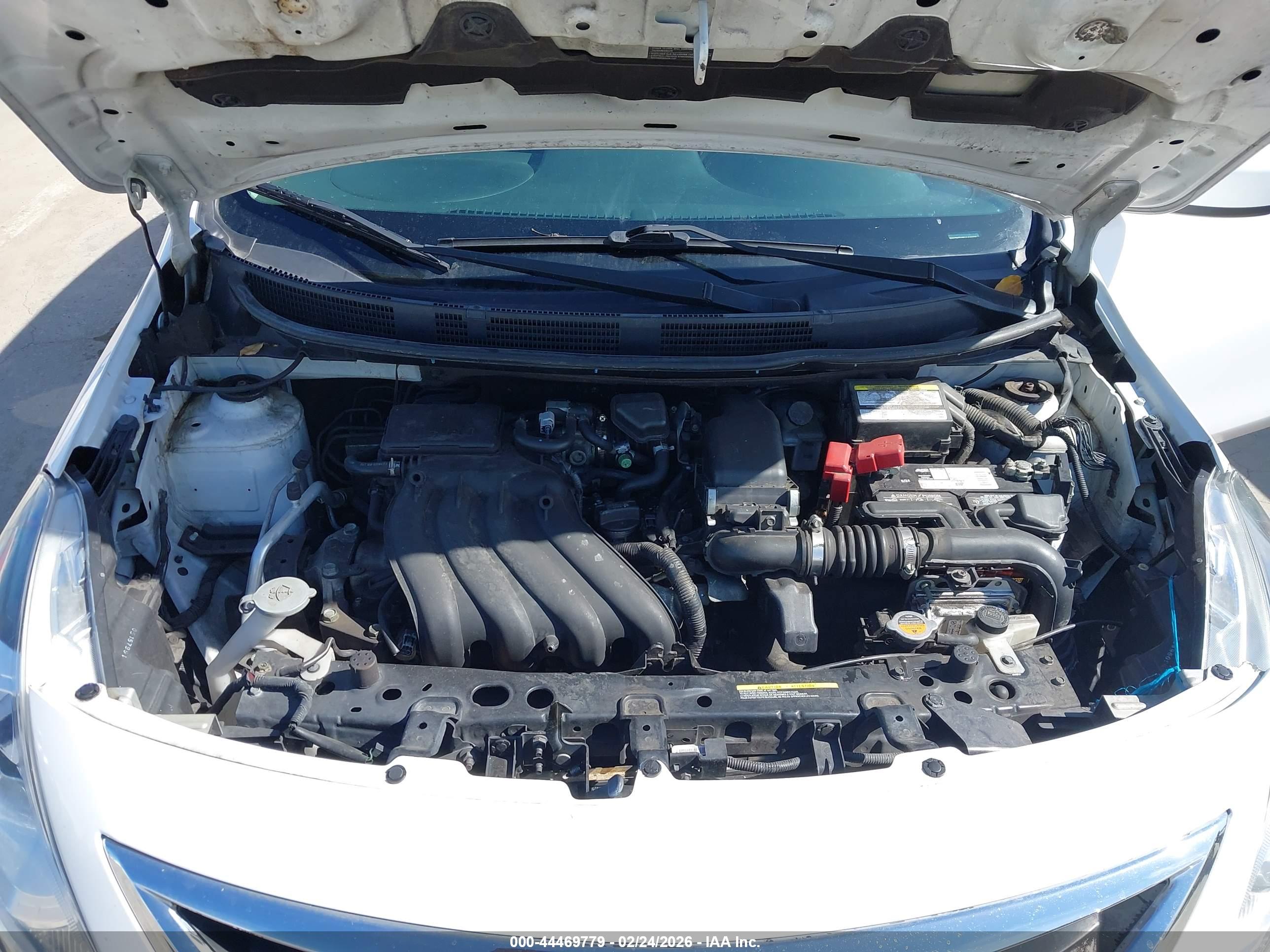 NISSAN VERSA image 10